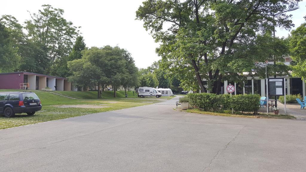 Camping West Campsite *