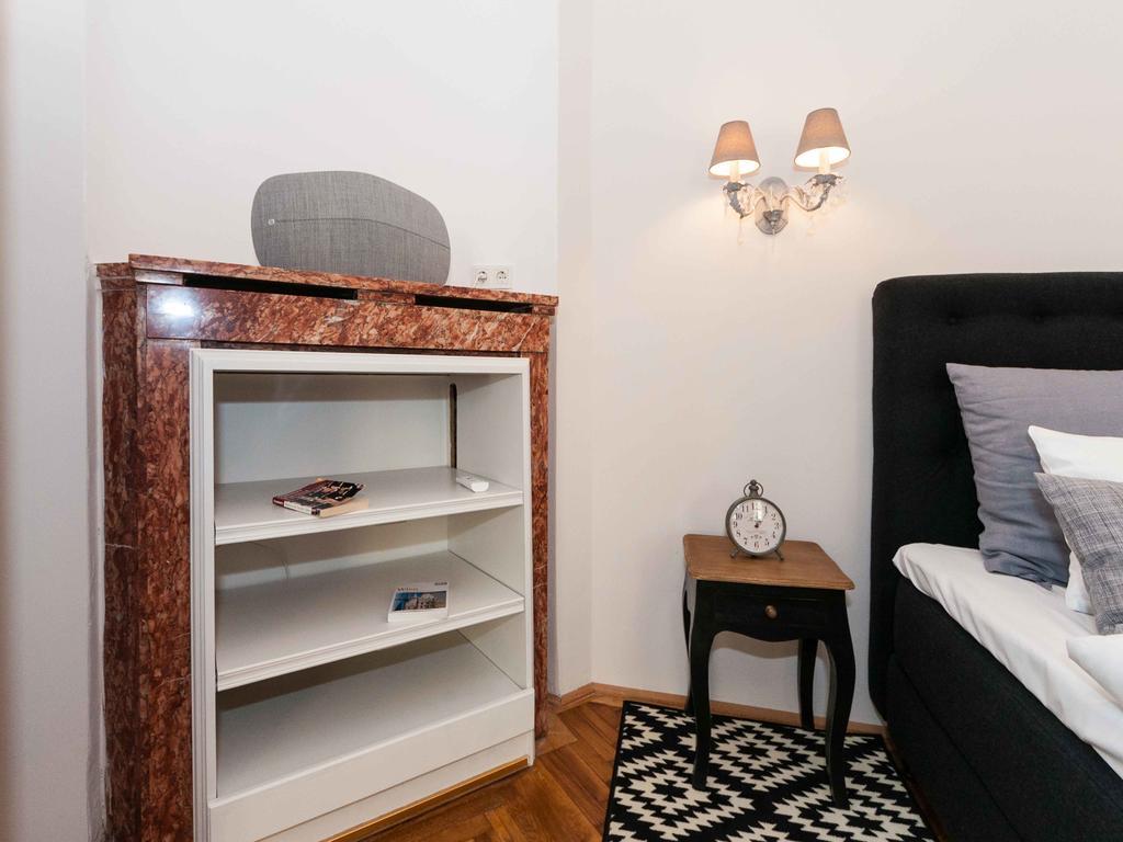 Elegant Apartment *