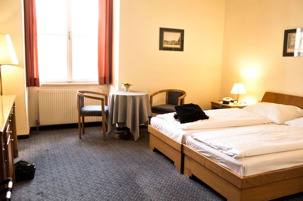 Very Apartments, 5 Min To Center, No Reception 3*