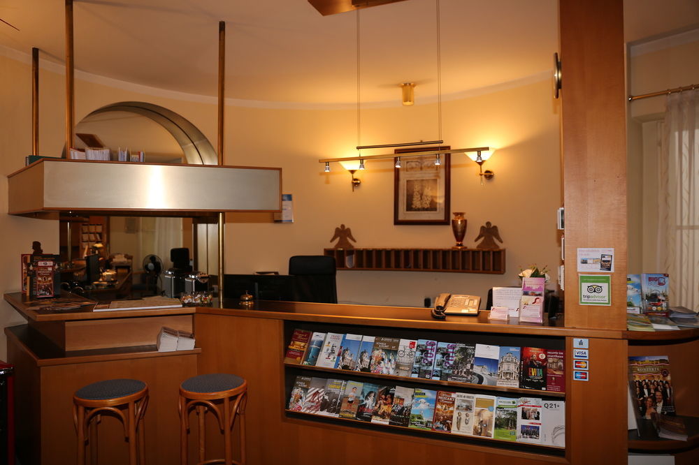 Very Apartments, 5 Min To Center, No Reception 3*