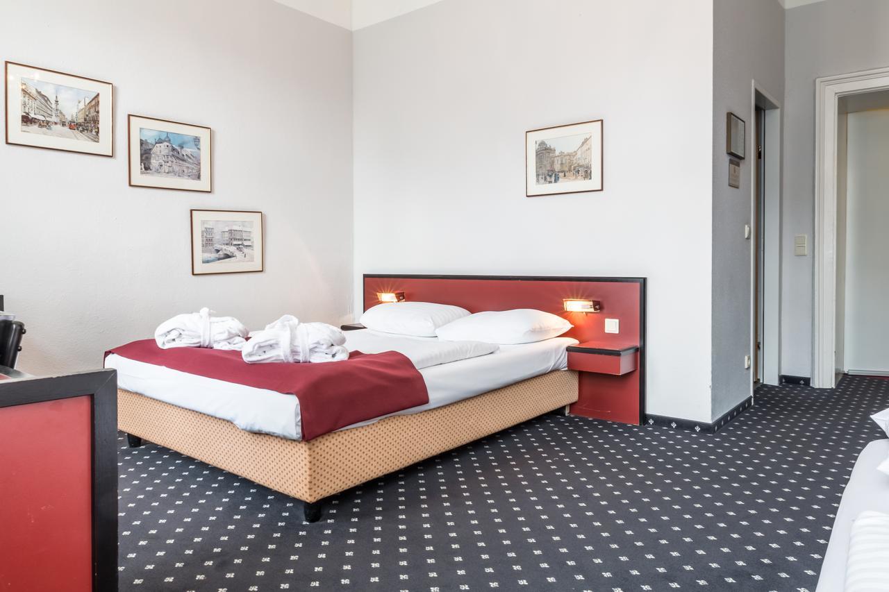 Fuerst Metternich Hotel 3*