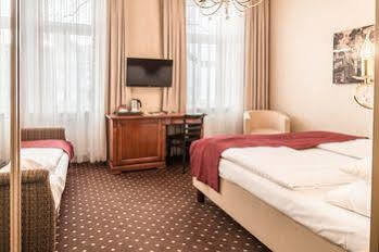 Fuerst Metternich Hotel 3*