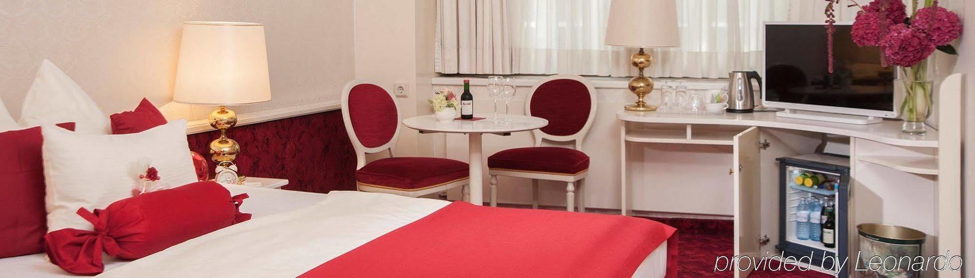 Elaya Center Hotel