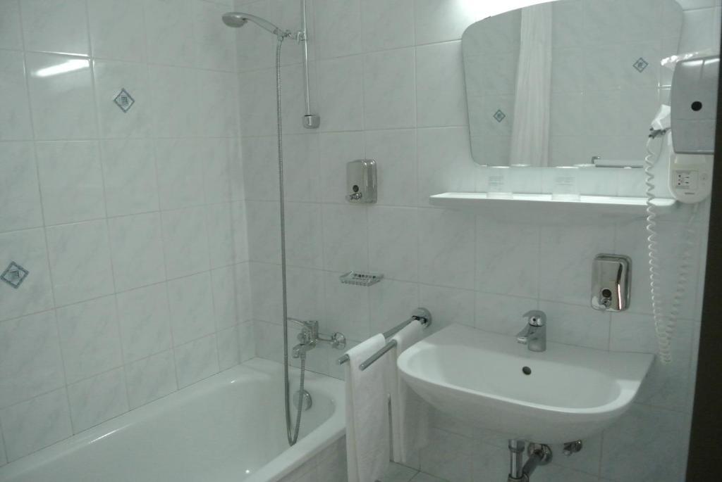 Schonbrunn Hotel