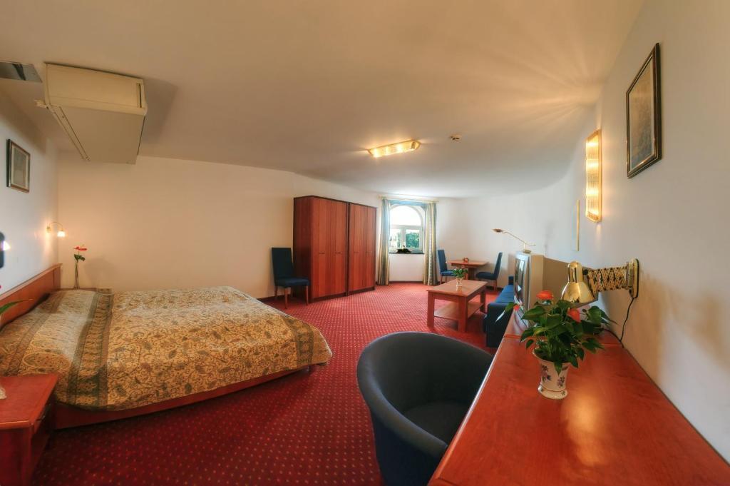 Carlton Opera 3*