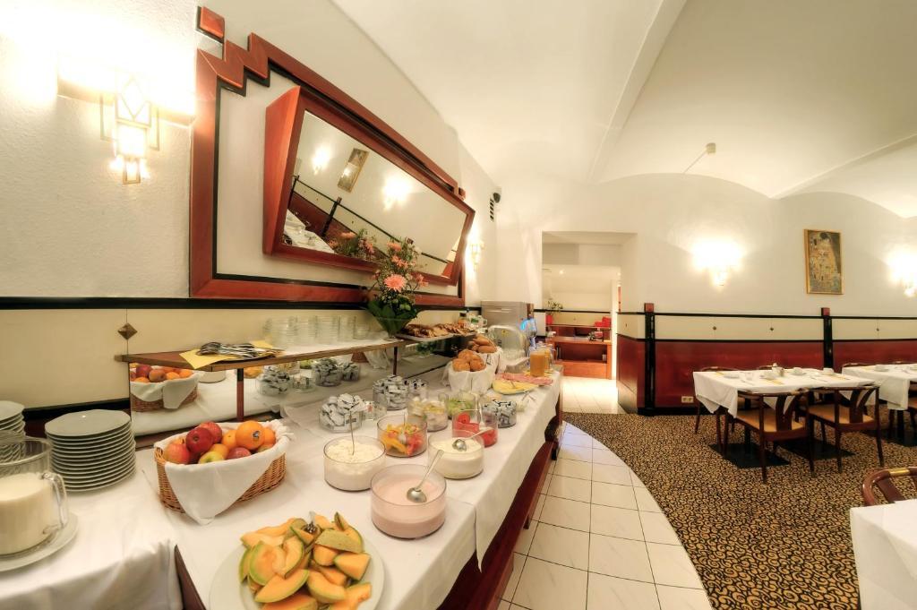 Carlton Opera Hotel 3*