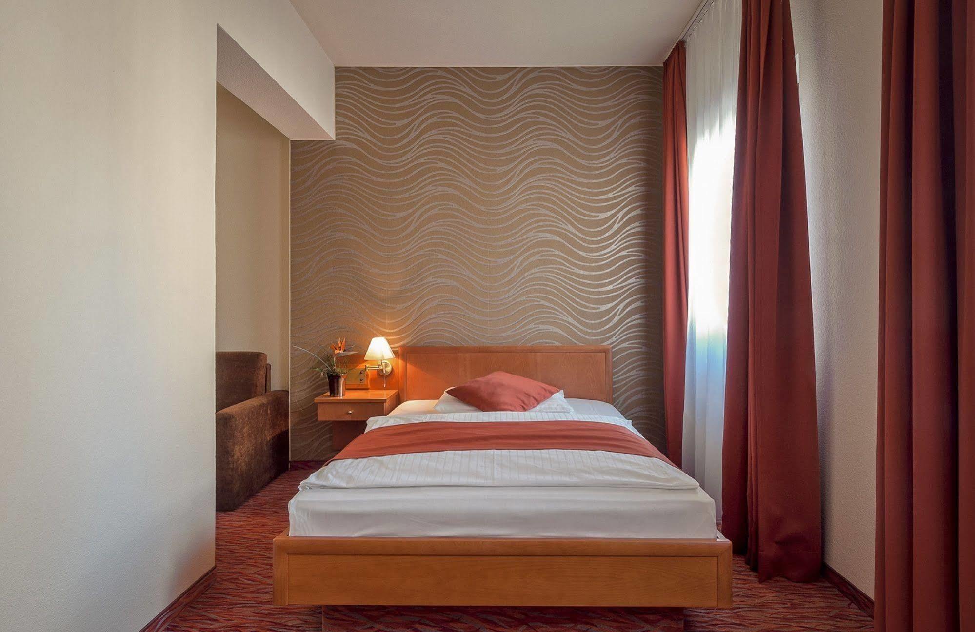 Club Cortina Hotel 4*