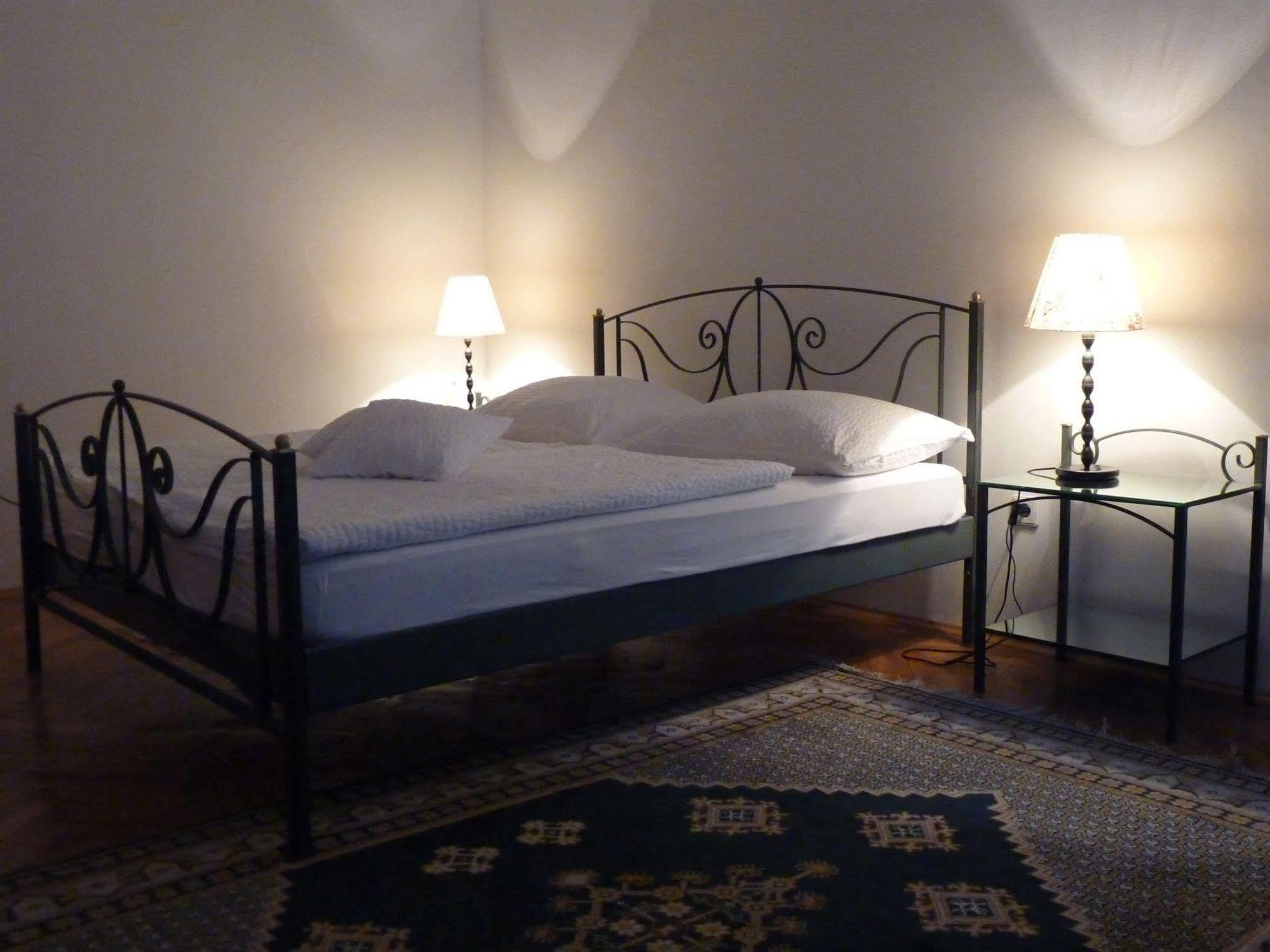 Lumes - Self Check In Guest house Vienna