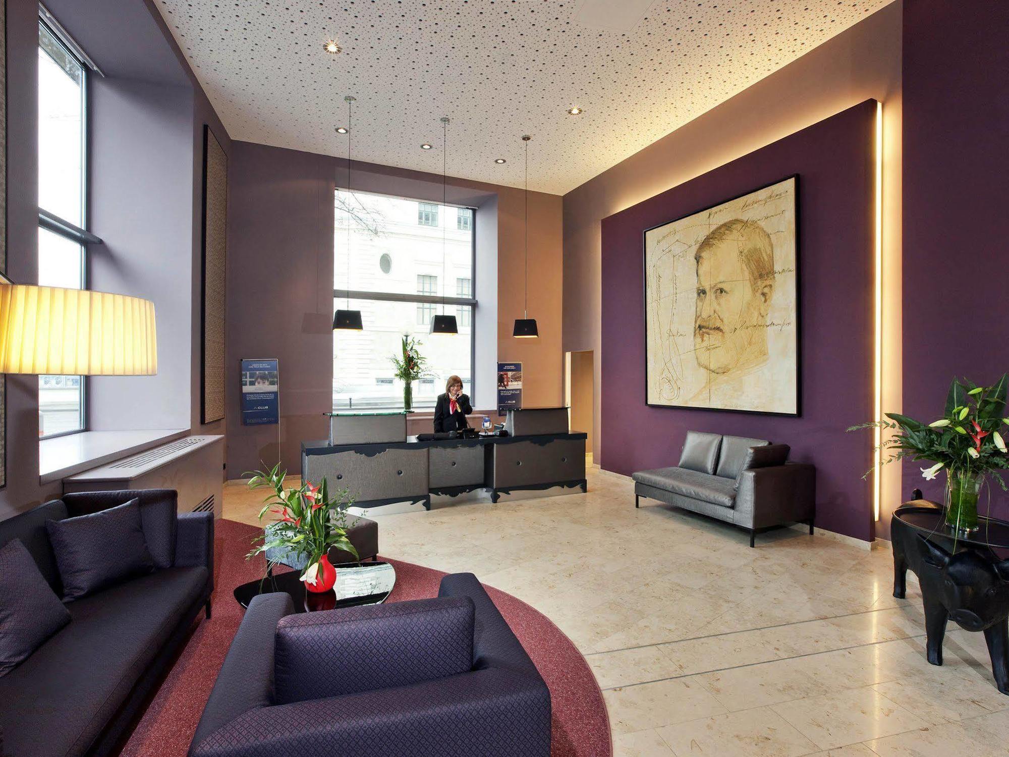 Adagio Aparthotel 4*