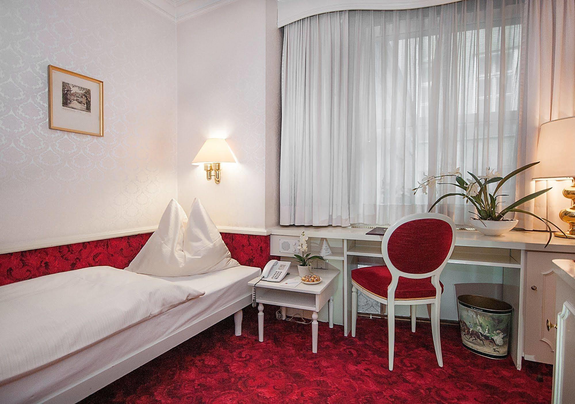 Elaya Center 4* Viena