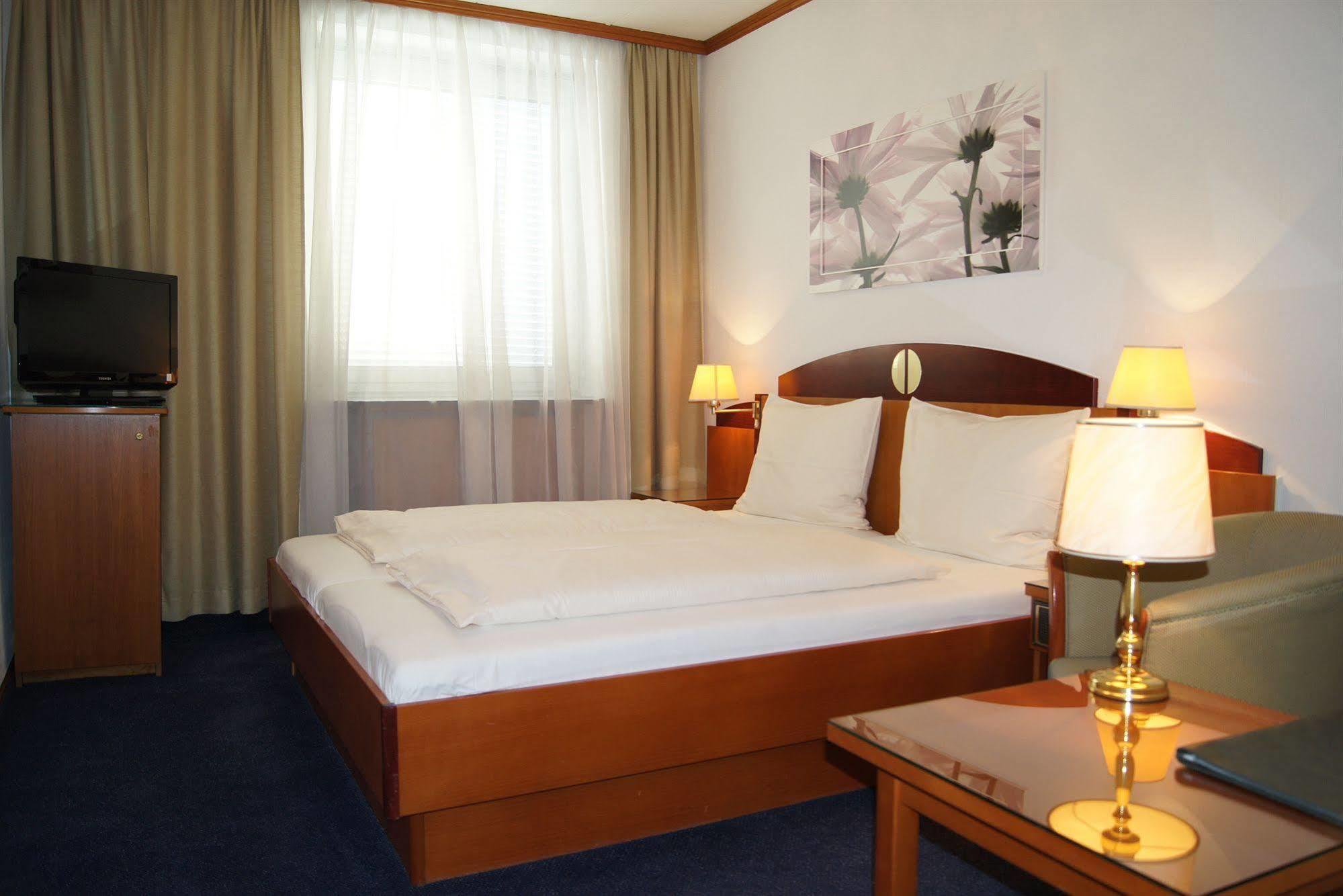 Hotel The Weekend 4*