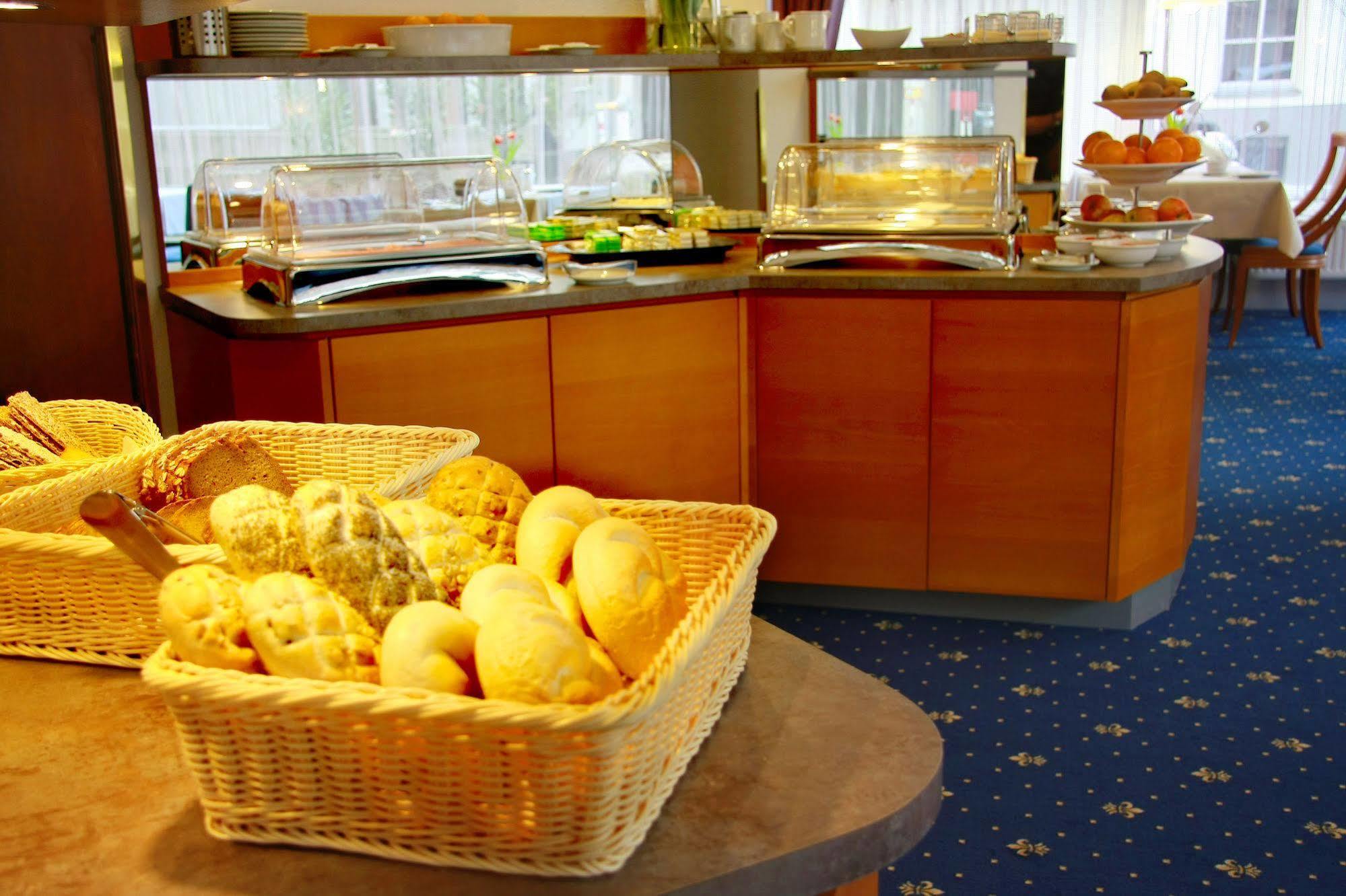 Hotel The Weekend 4*