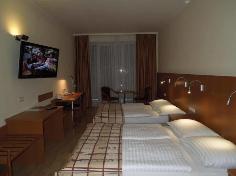 Continental Hotel-pension Bed & Breakfast 4*