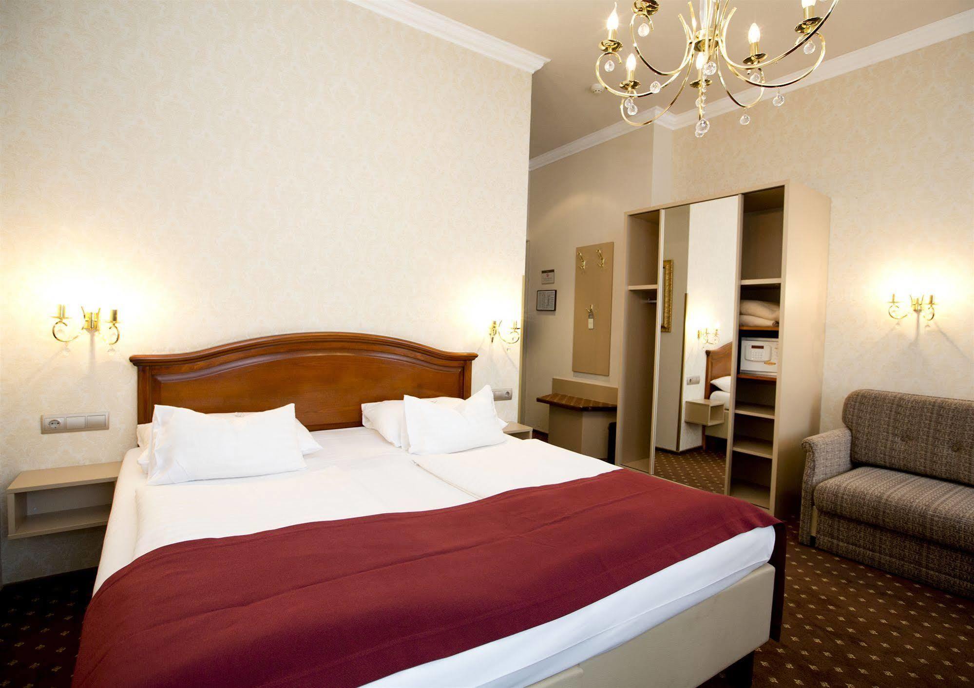 Fuerst Metternich Hotel