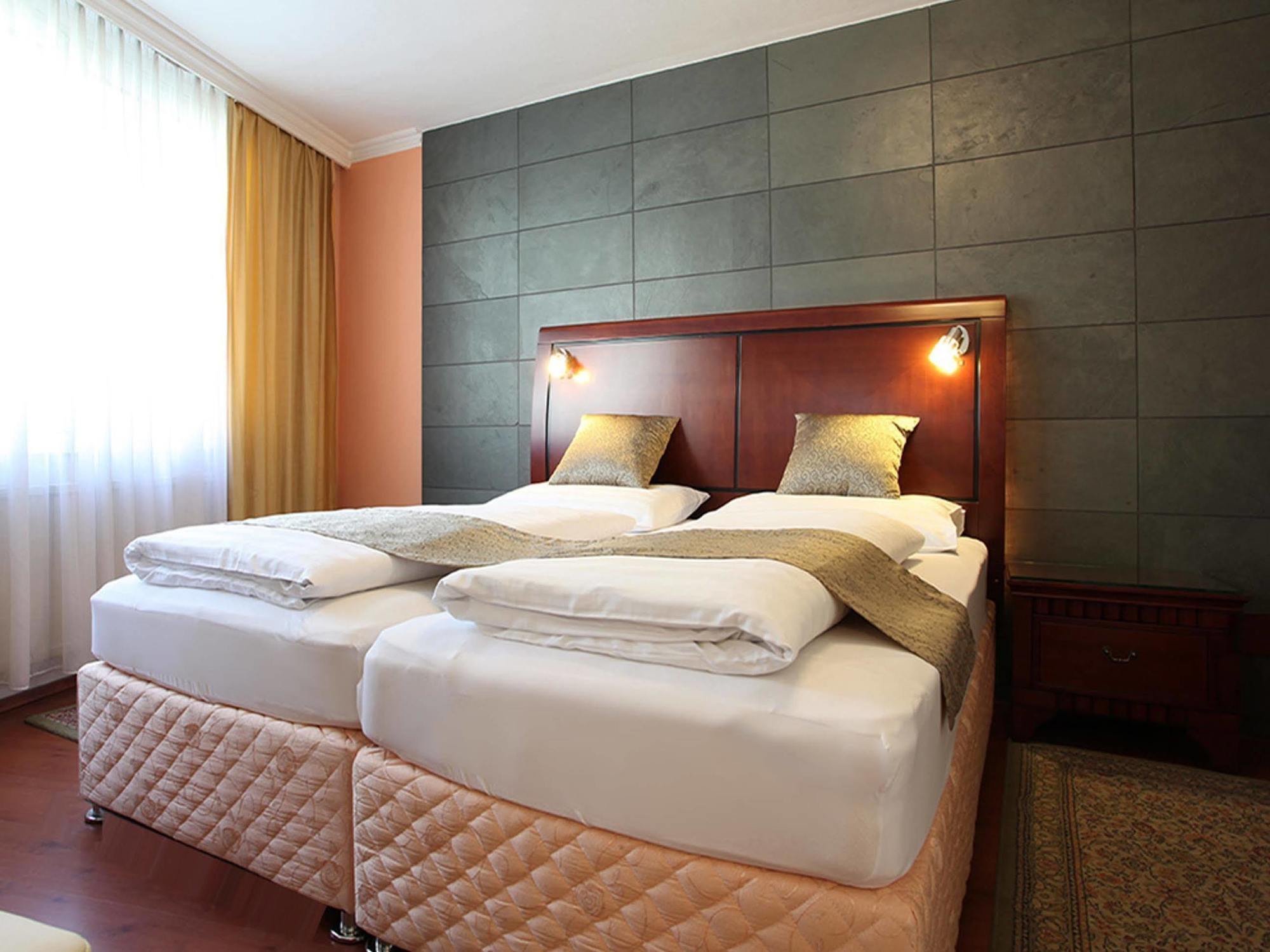Hotel Attache L Contactless Check-in