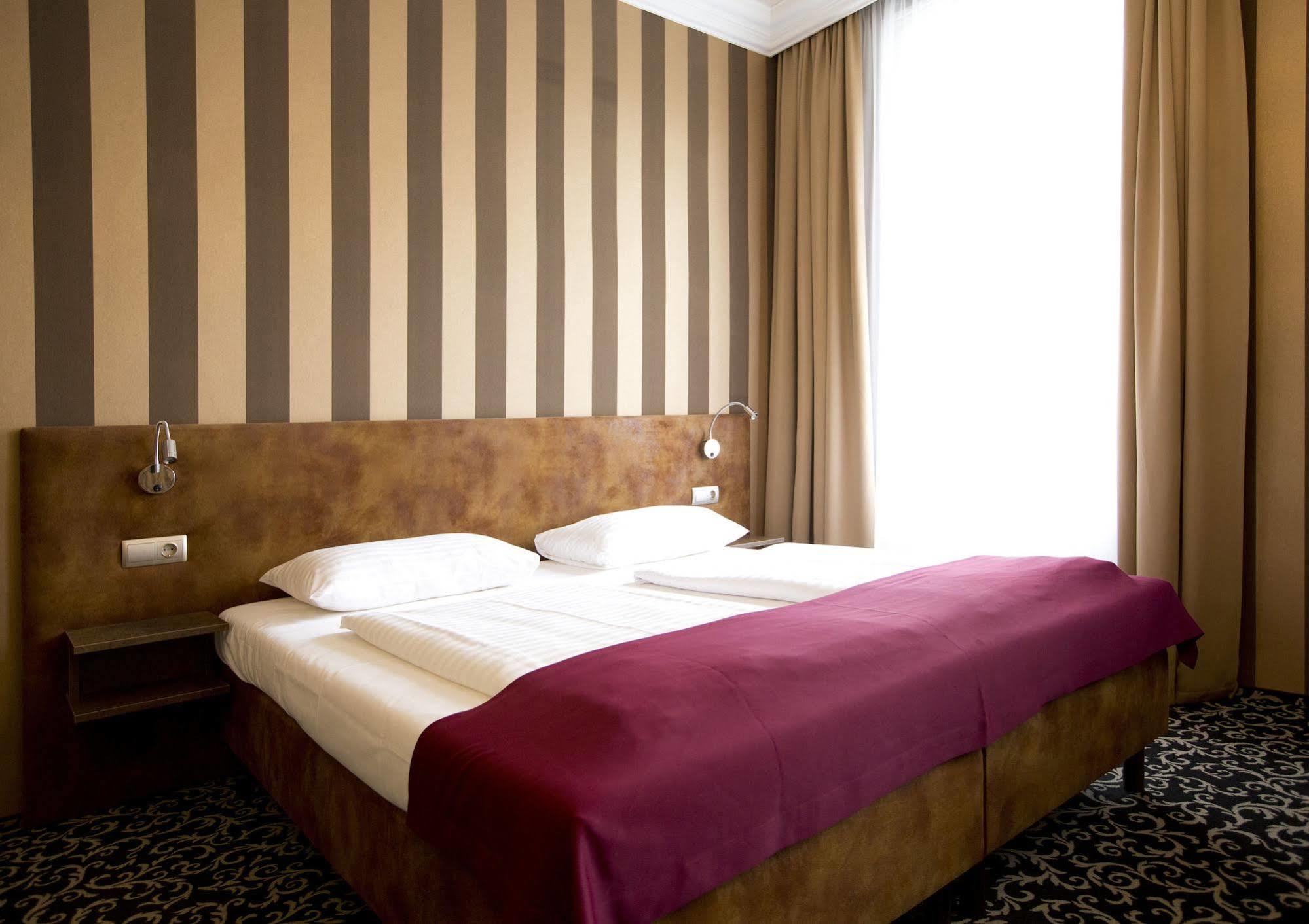 Fuerst Metternich Hotel 3*