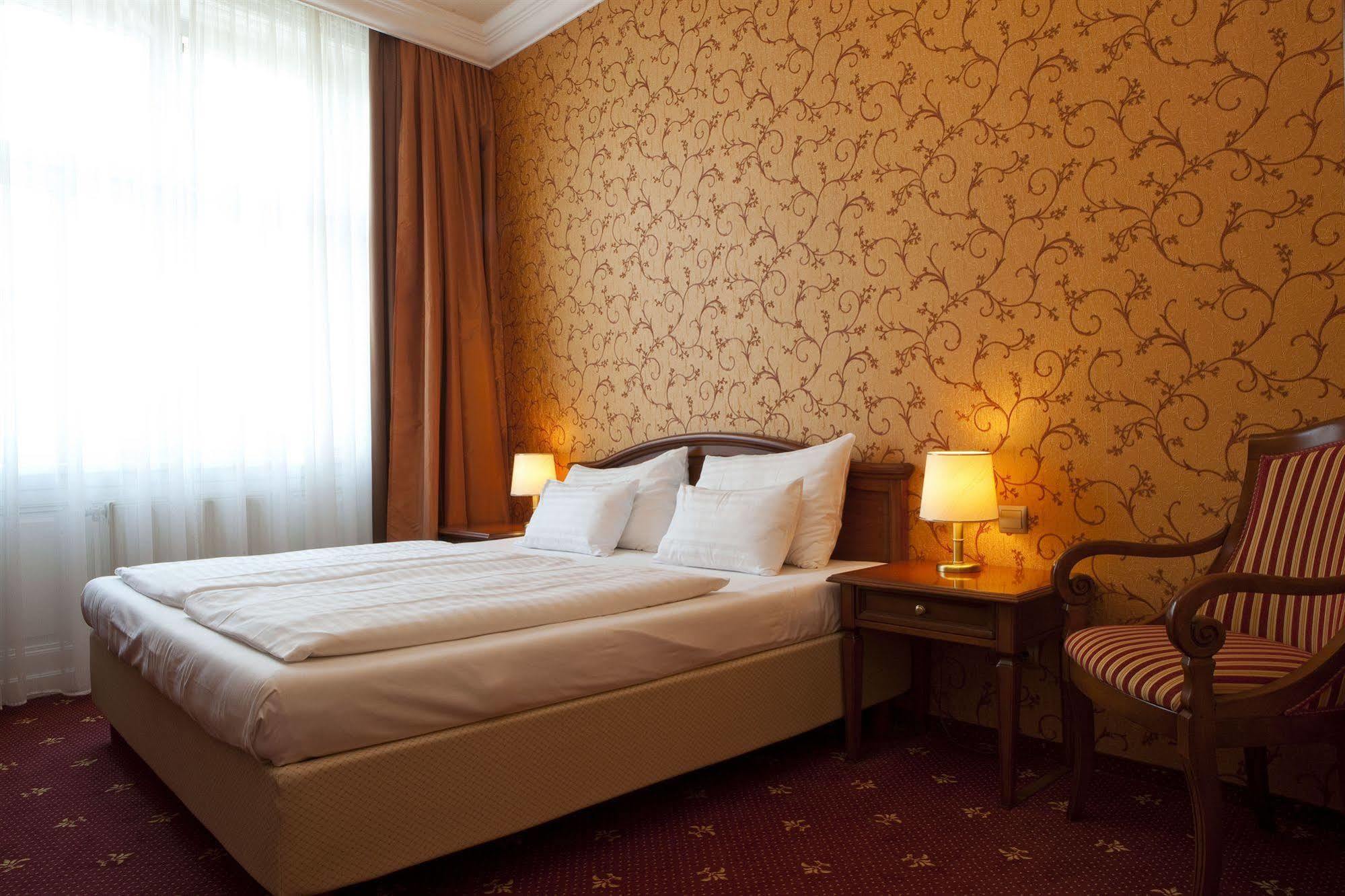 Fuerst Metternich Hotel 3*