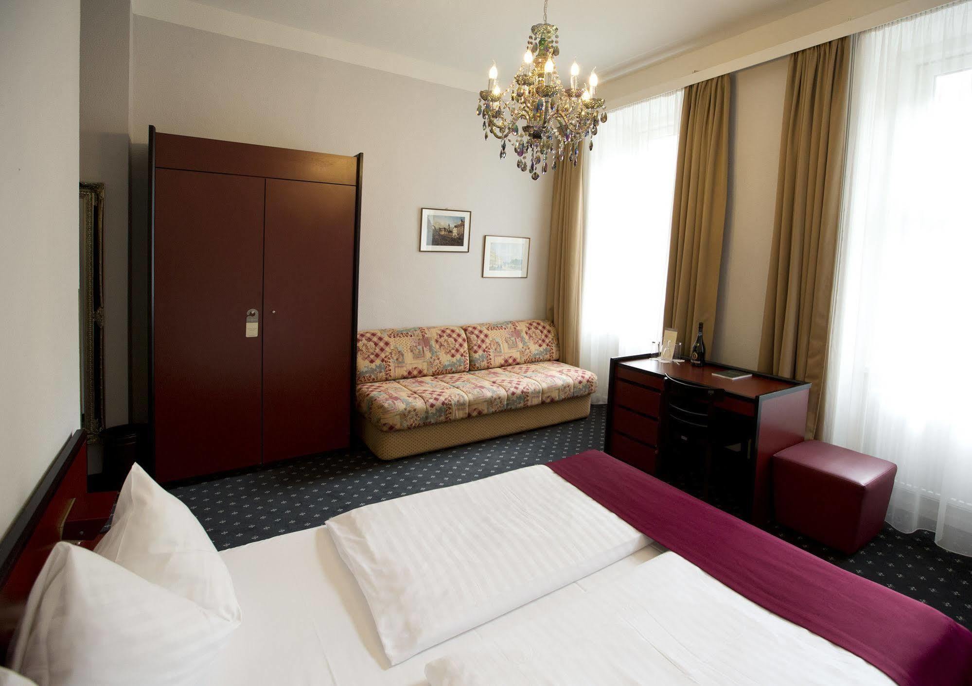 Fuerst Metternich Hotel