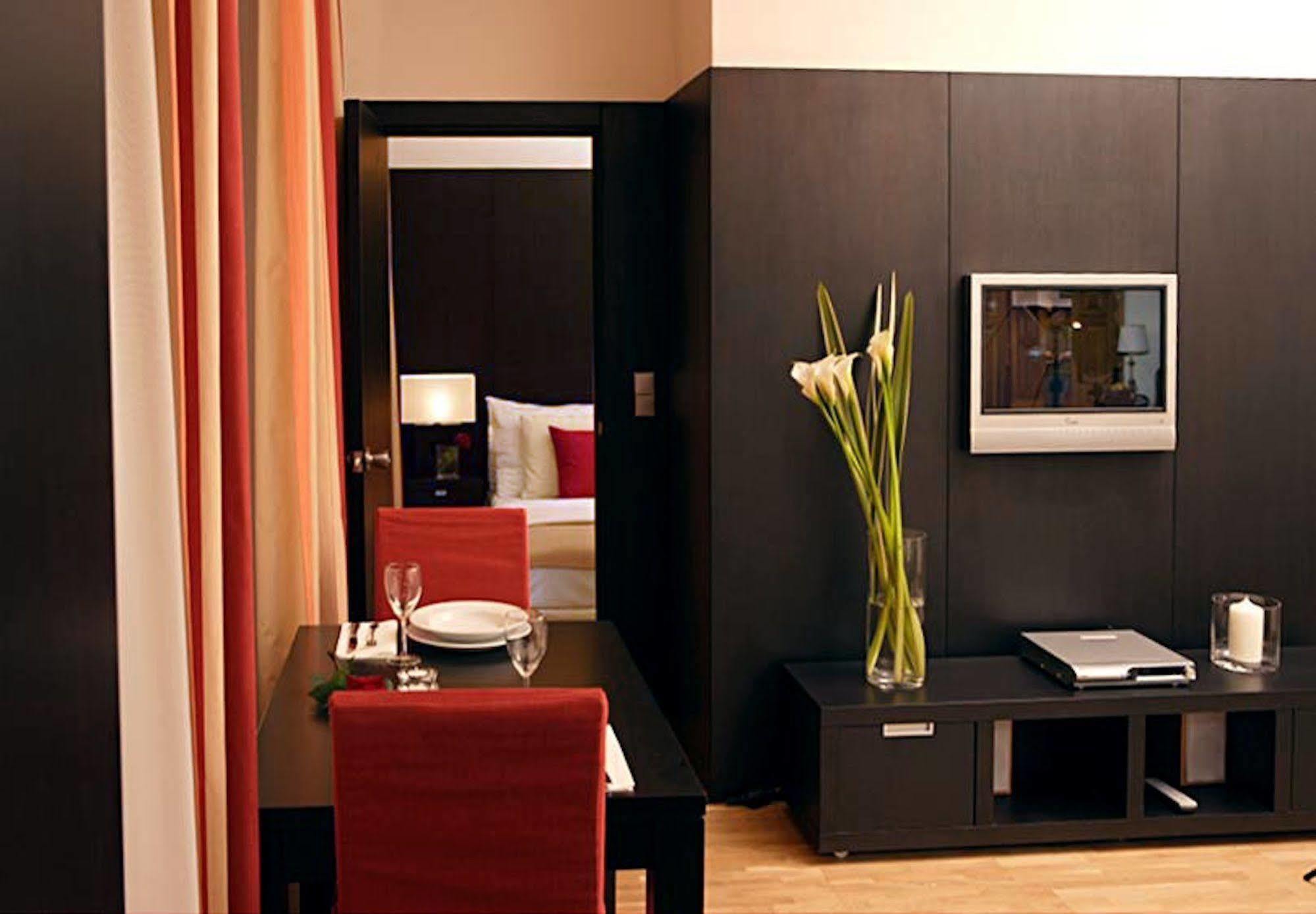 Aparthotel The Levante Rathaus 4*