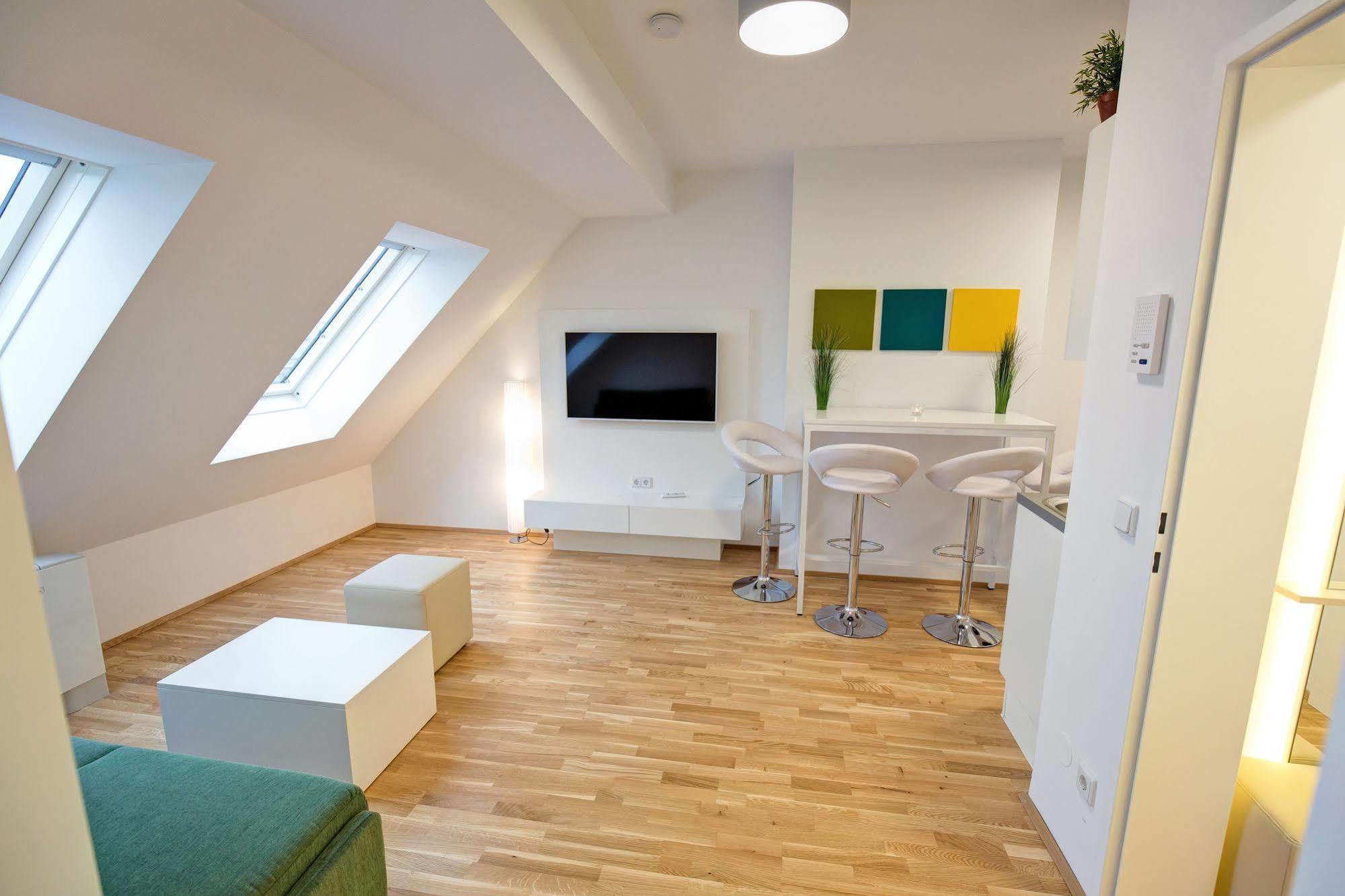 Smart Living - Hauptbahnhof - Self Check-in 4* Vienna
