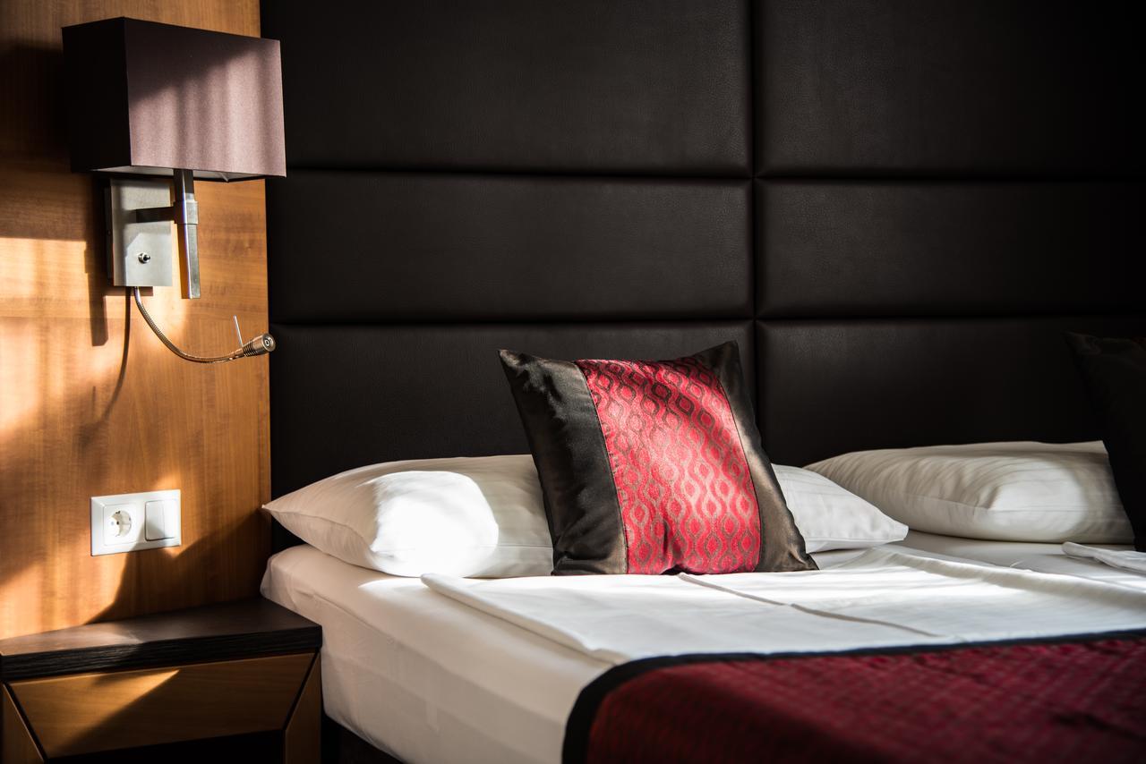 Club Cortina Hotel 4*