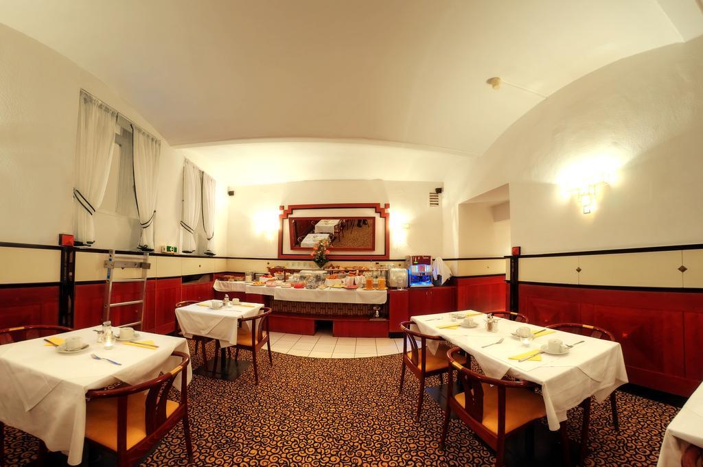 Carlton Opera Hotel