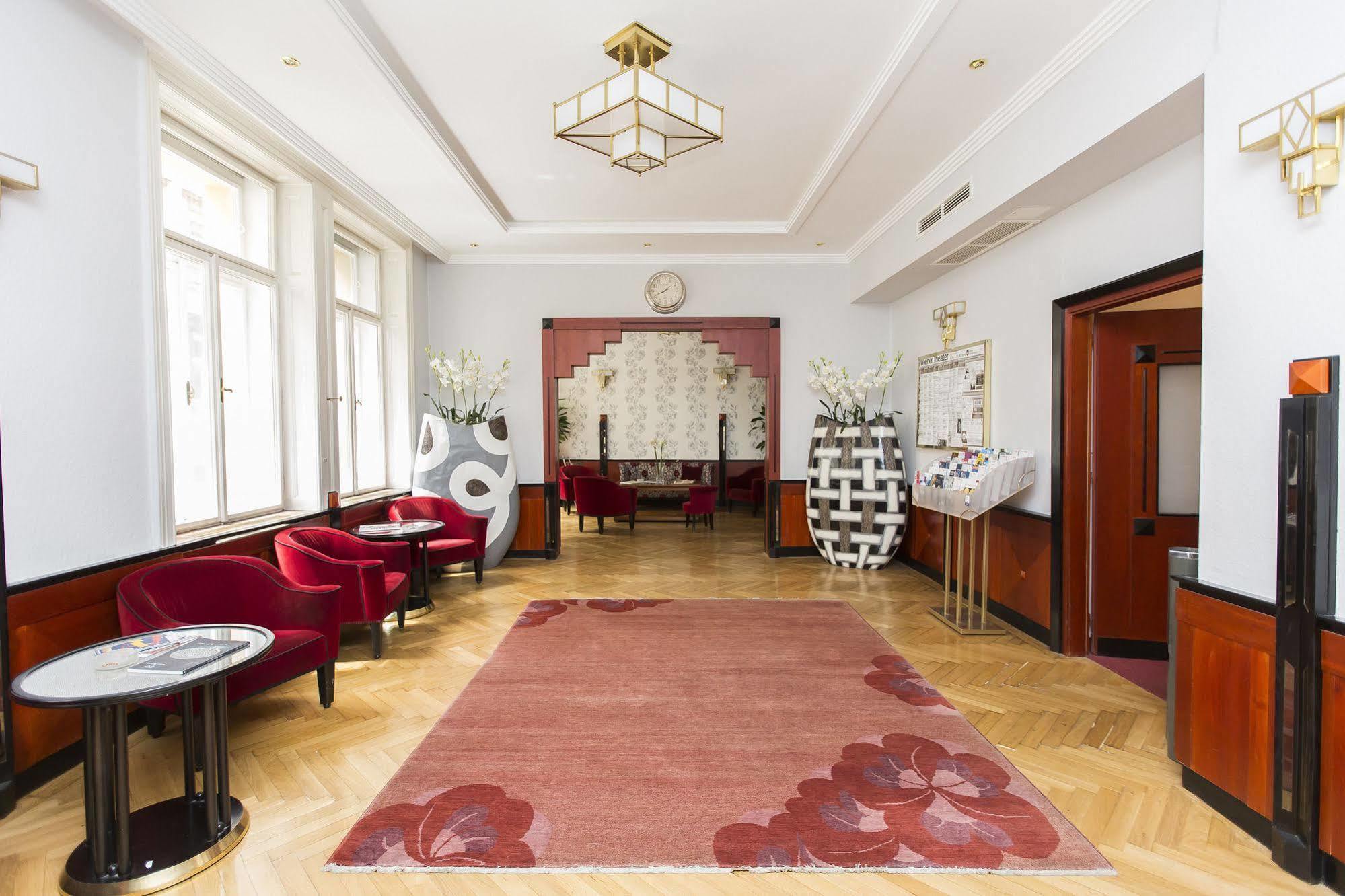 Aparthotel Carlton Opera