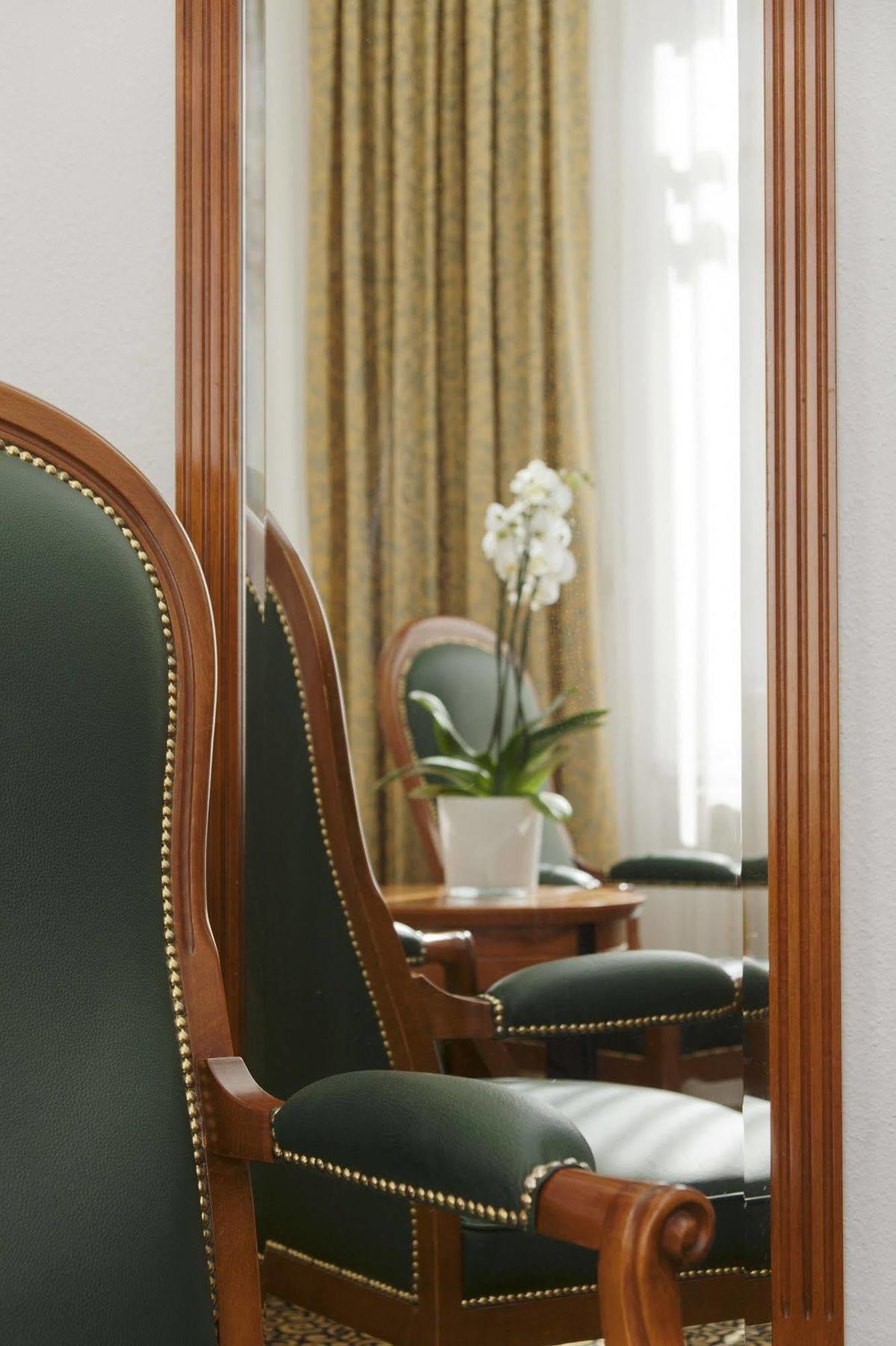 Carlton Opera 3*