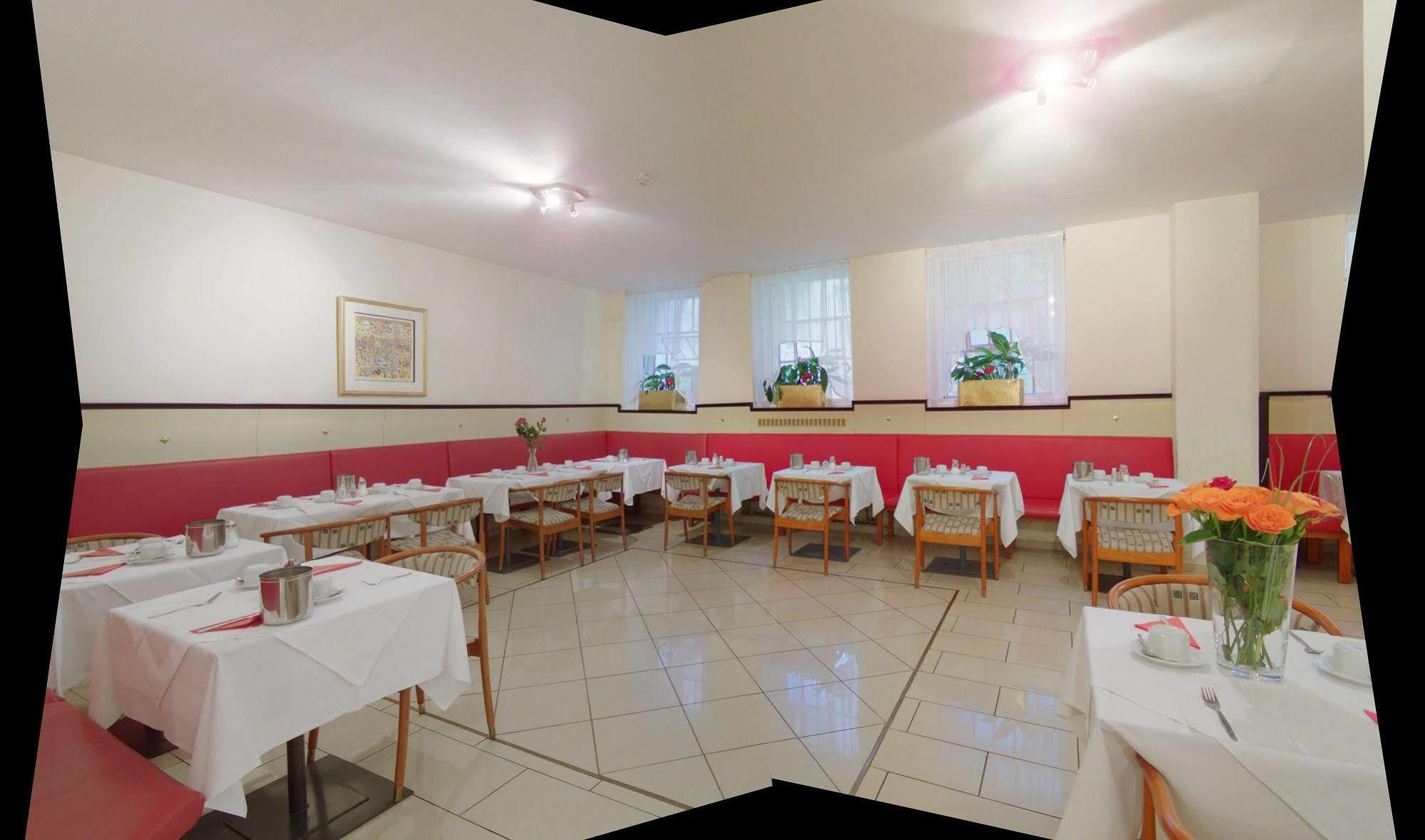 Carlton Opera 3*