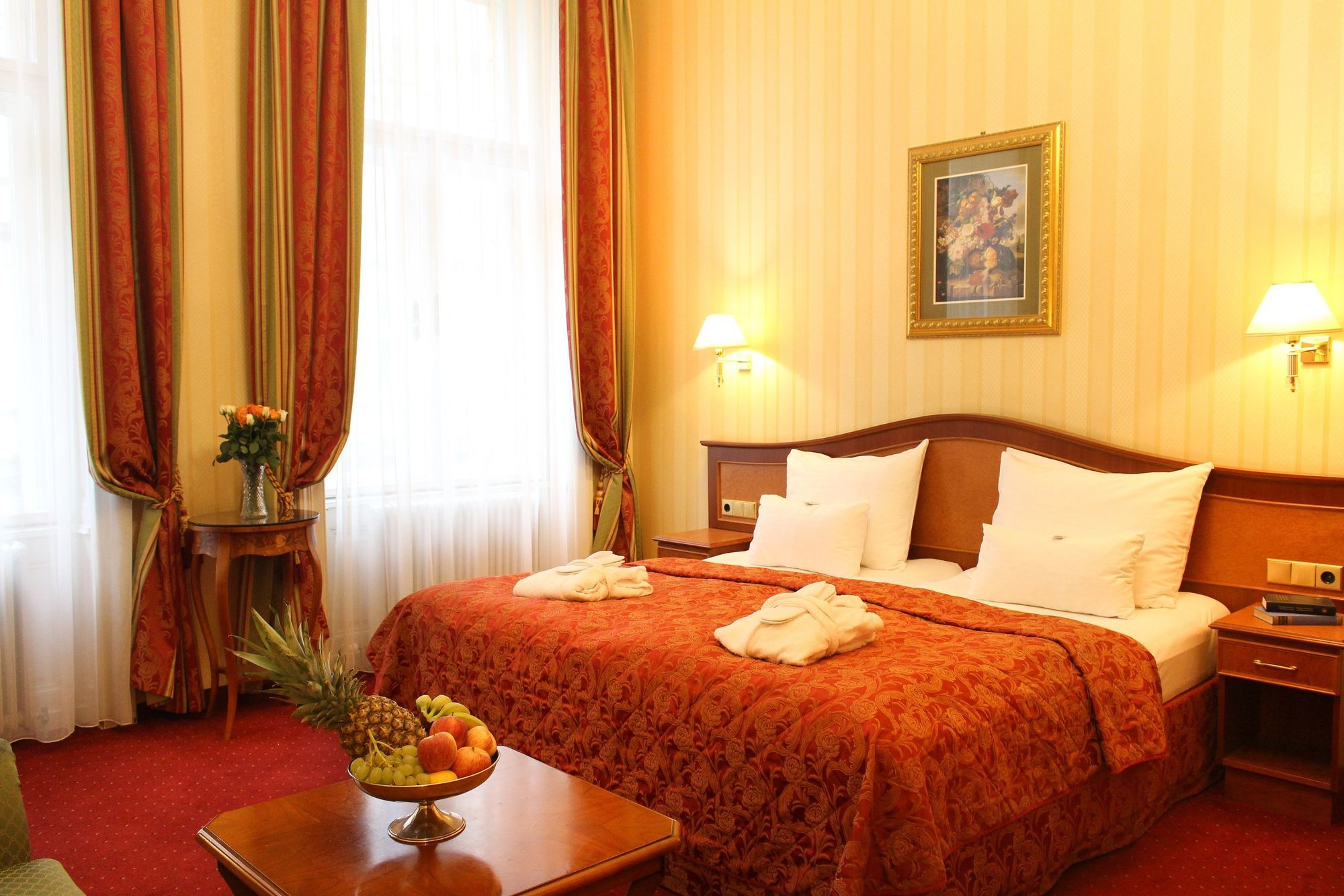 Opera I Self Check In Hotel 4*