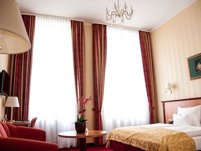 Opera I Self Check In Hotel 4*
