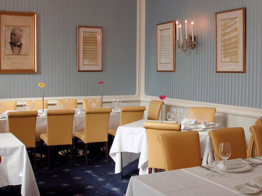 Ambassador Hotel 5*