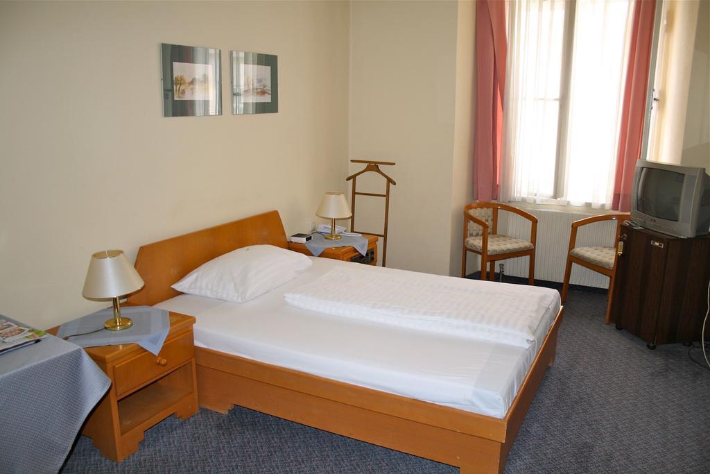 Hotel Very Apartments, 5 Min To Center, No Reception