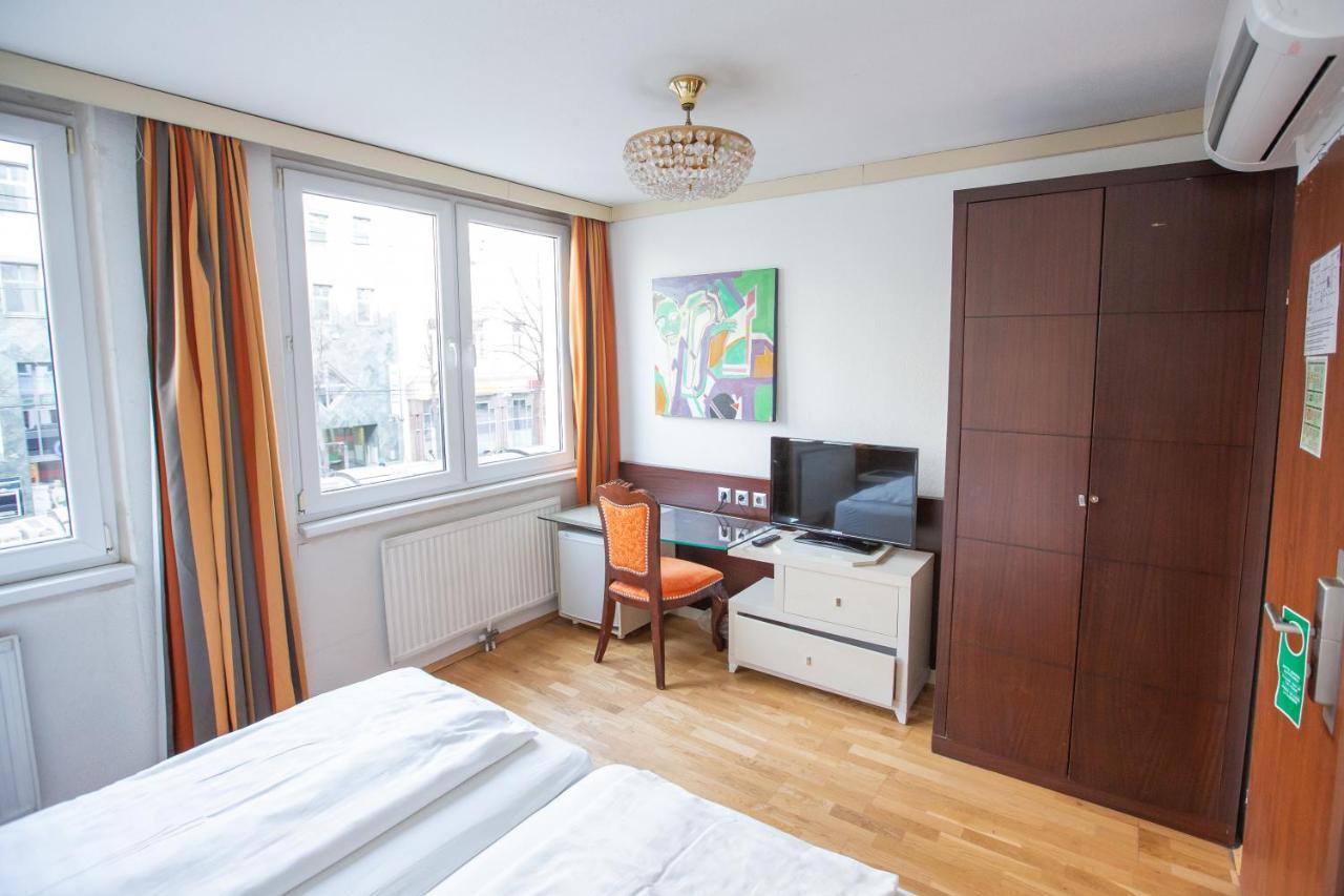 Hotel Attache L Contactless Check-in