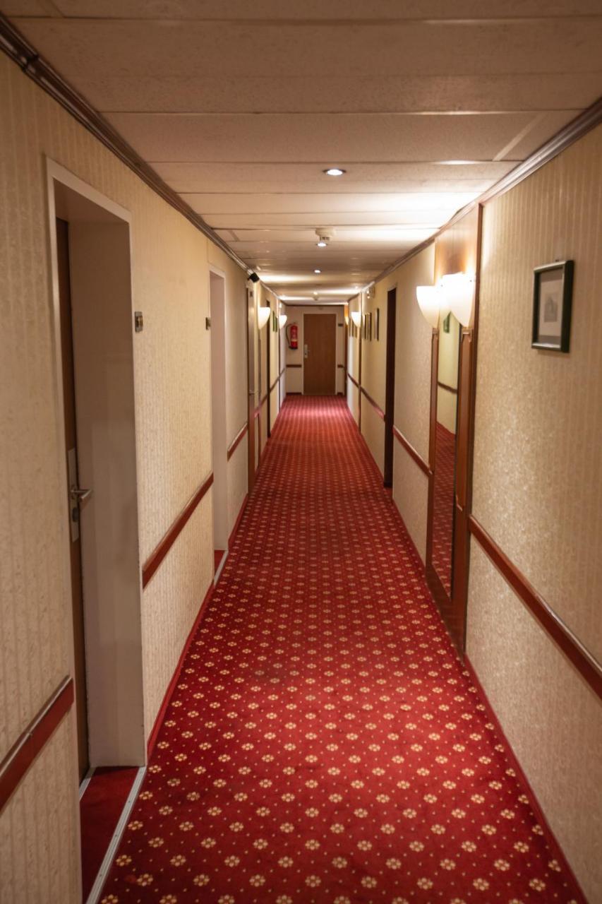 Attache L Contactless Check-in Hotel