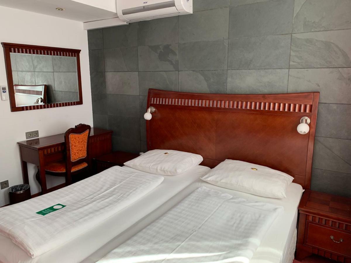 Hotel Attache L Contactless Check-in