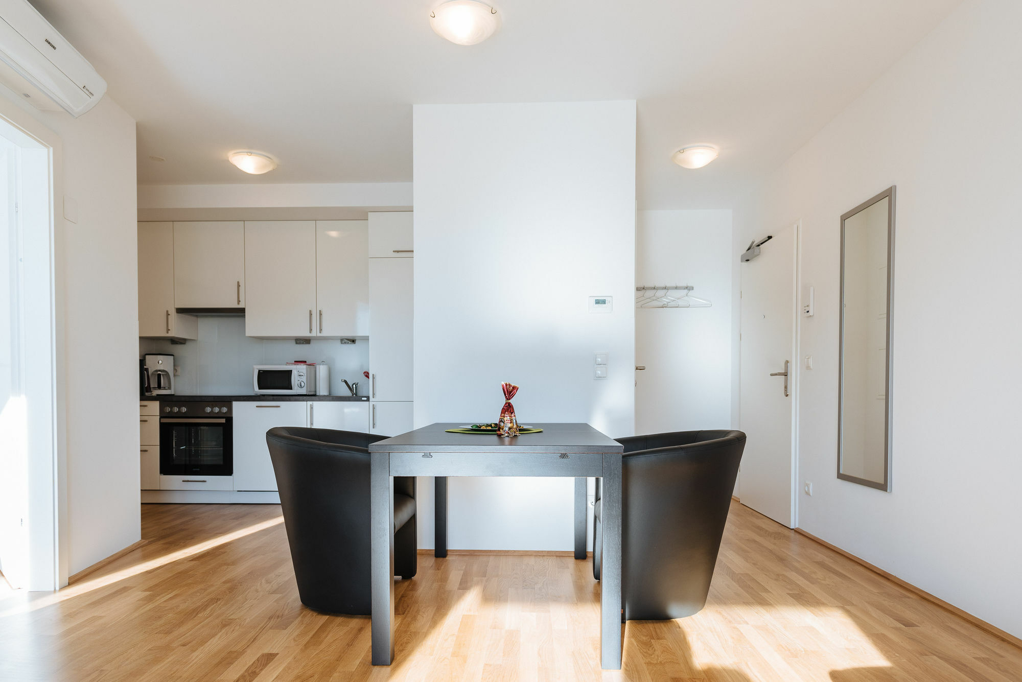Mainstation - 10 Minutes To Citycenter - With Aircondition *