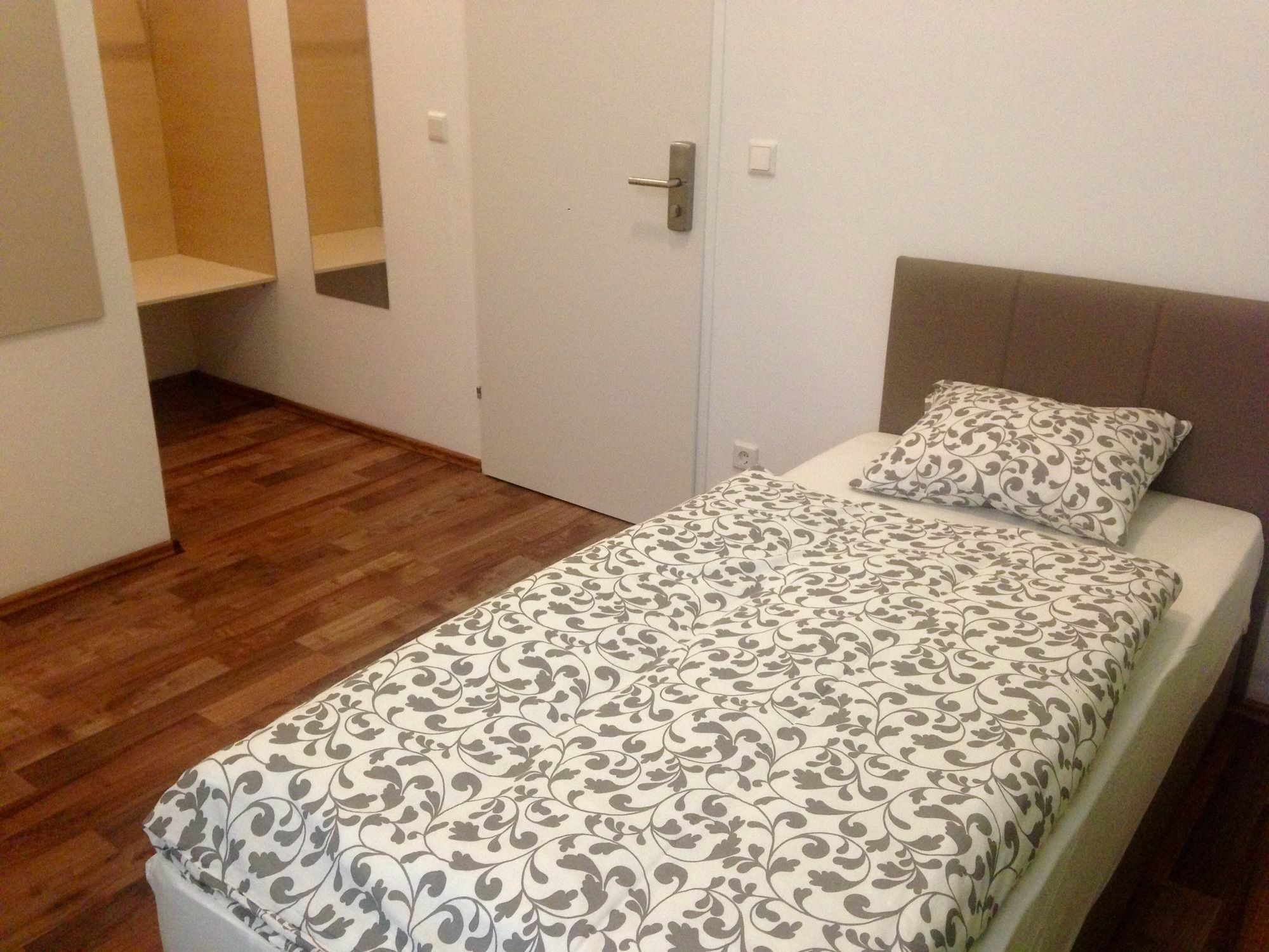 Guest house Dan In'n Out Vienna