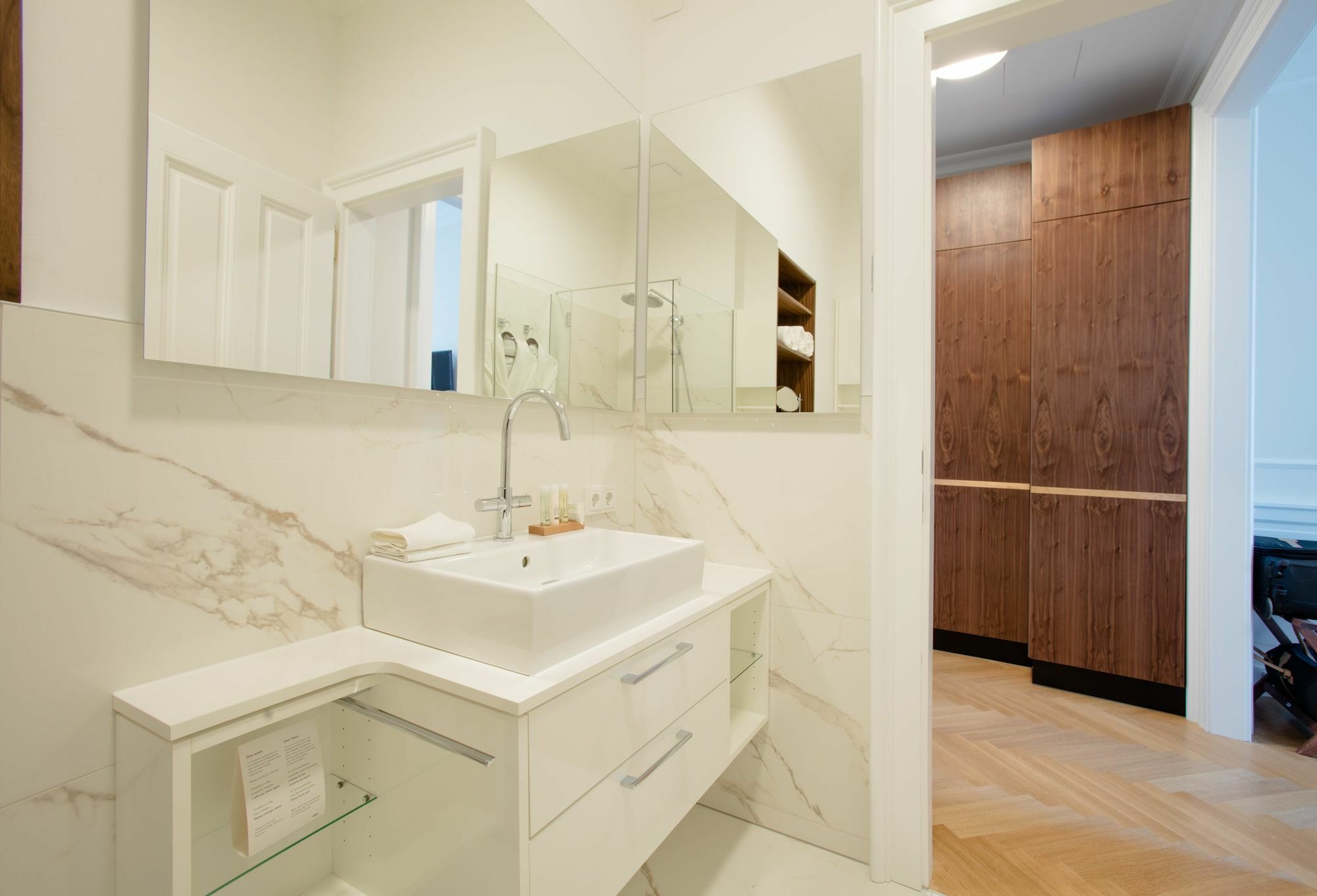 Imperium - Experience The Luxurious In Center *