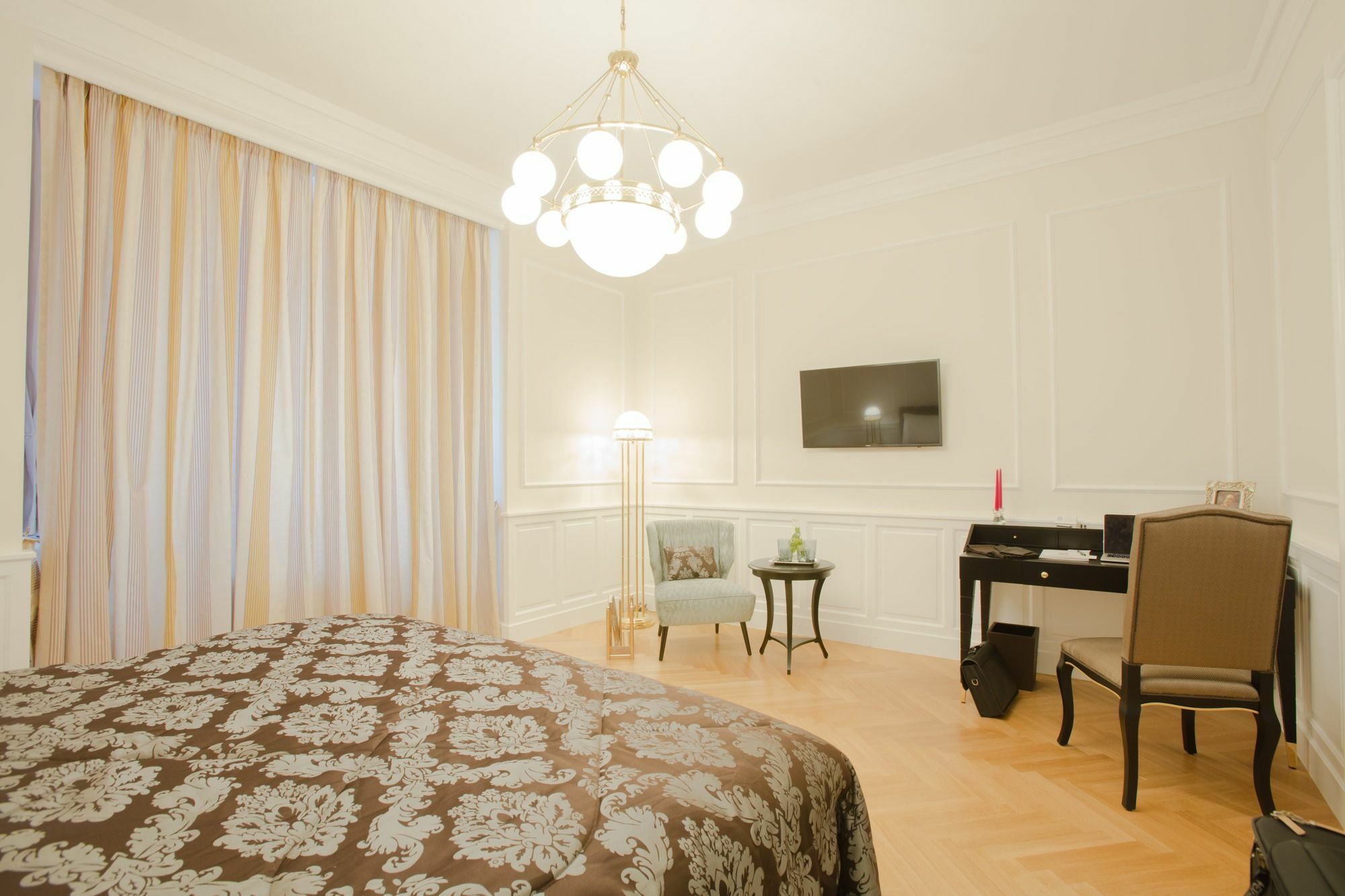 Imperium - Experience The Luxurious In Center