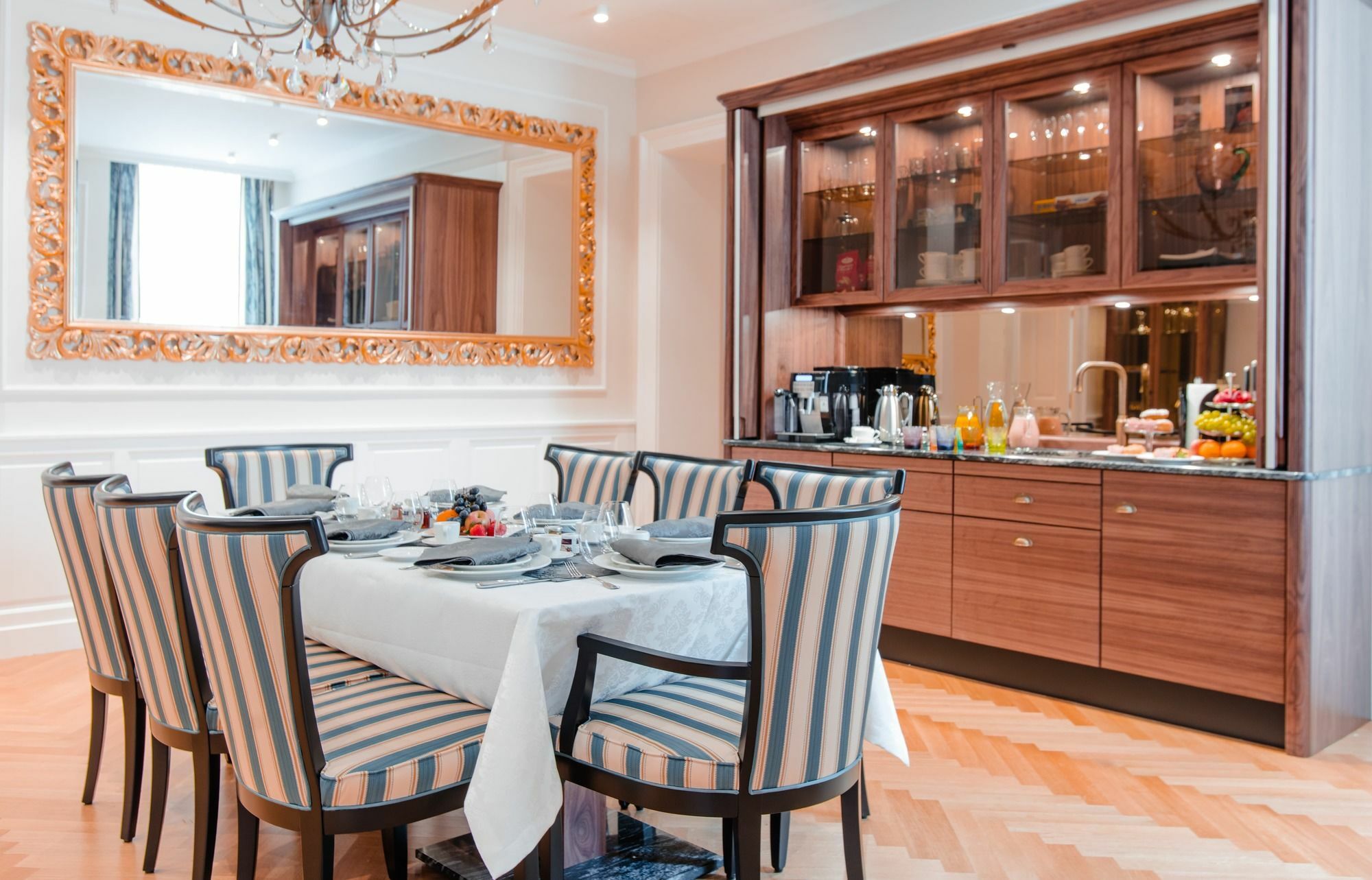 Imperium - Experience The Luxurious In Center