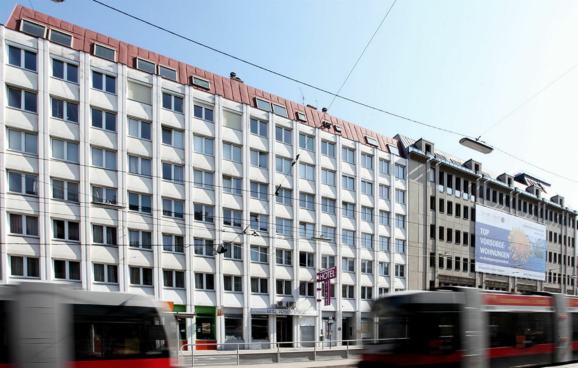 Attache L Contactless Check-in Viena