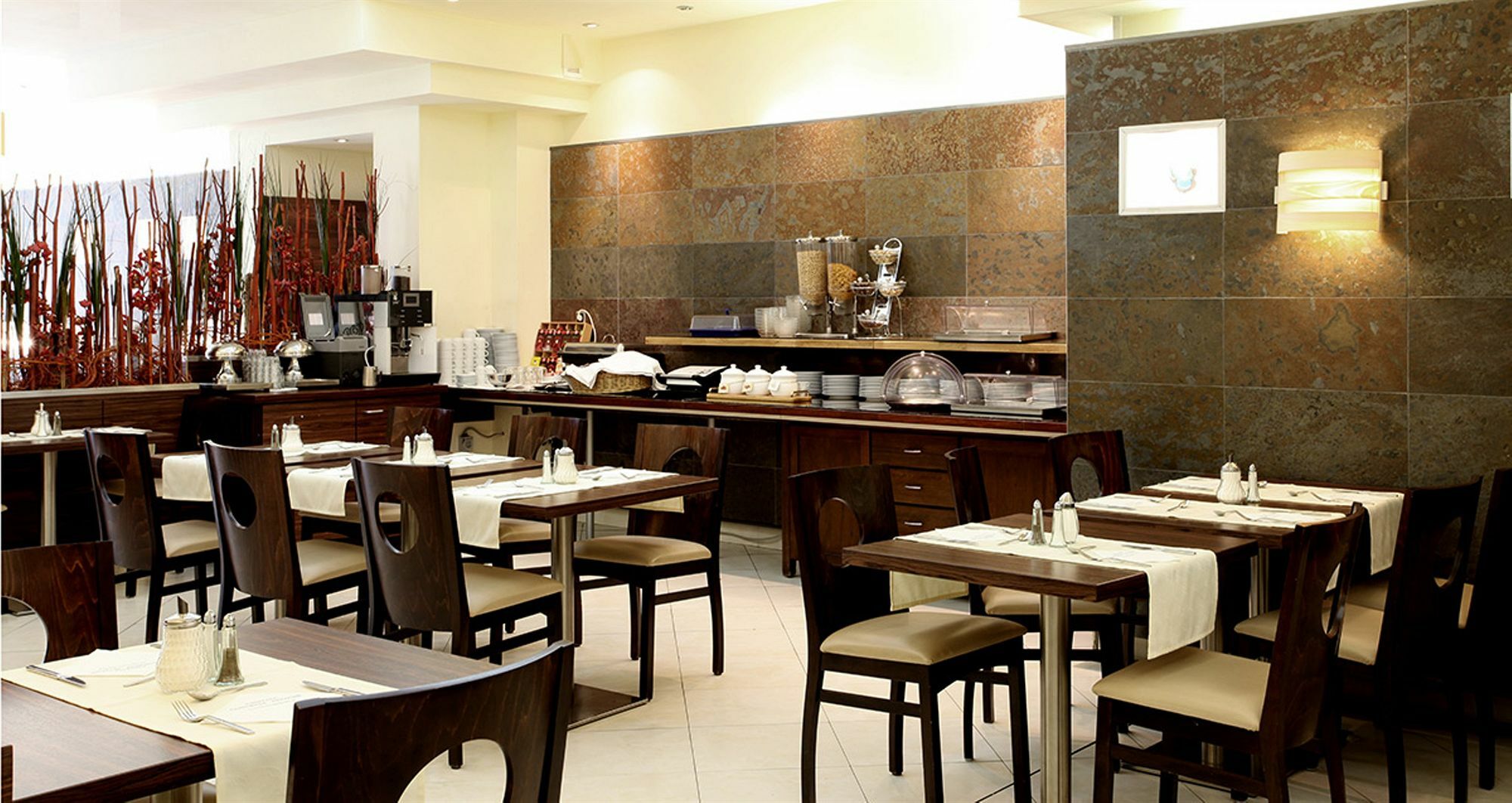 Hotel Attache L Contactless Check-in 3*