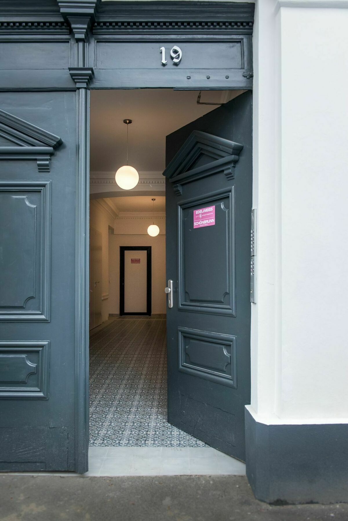 Luxury Schoenbrunn Aparthotel 3*