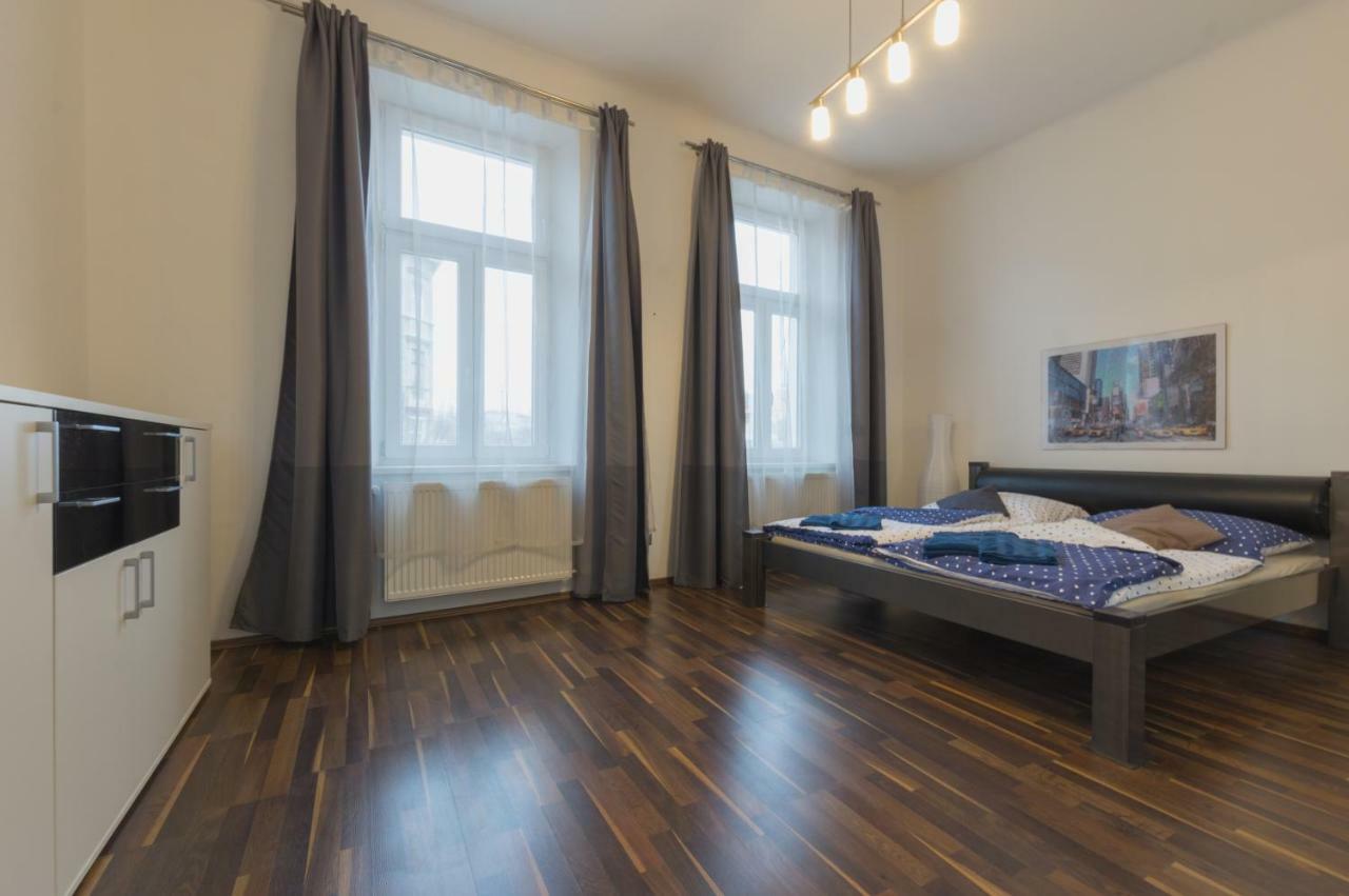 Apartment Spacious In Center With Terrace *