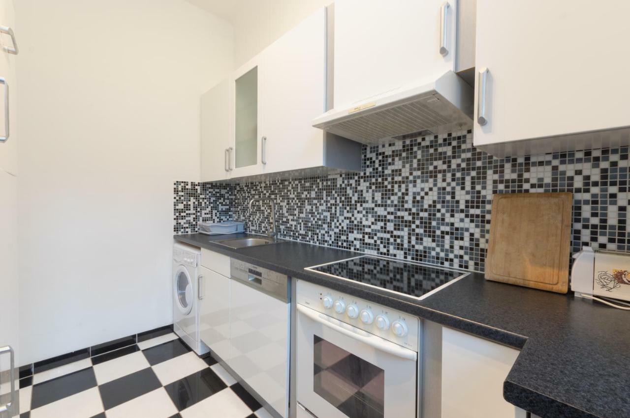 Apartment Spacious In Center With Terrace *
