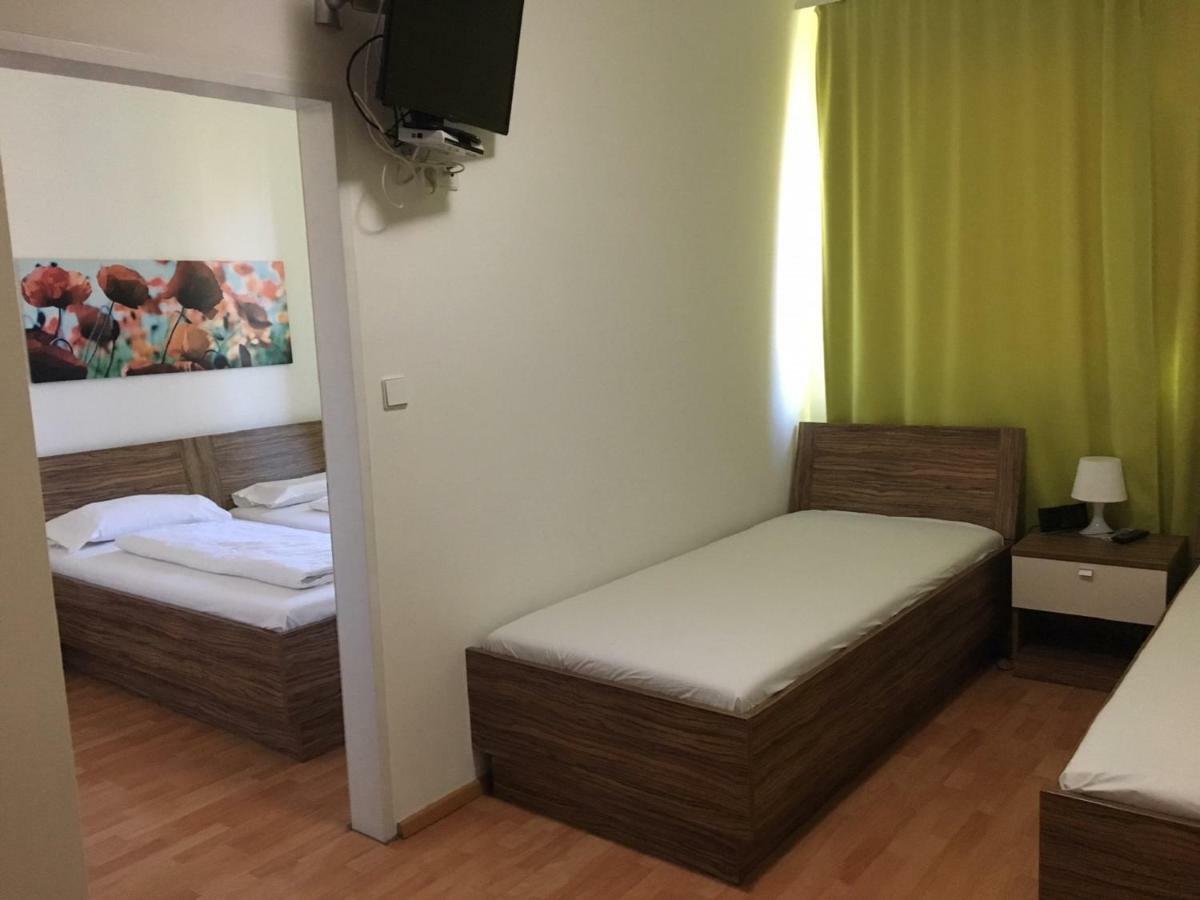 - Restaurant Valley Rose Hotel Viena