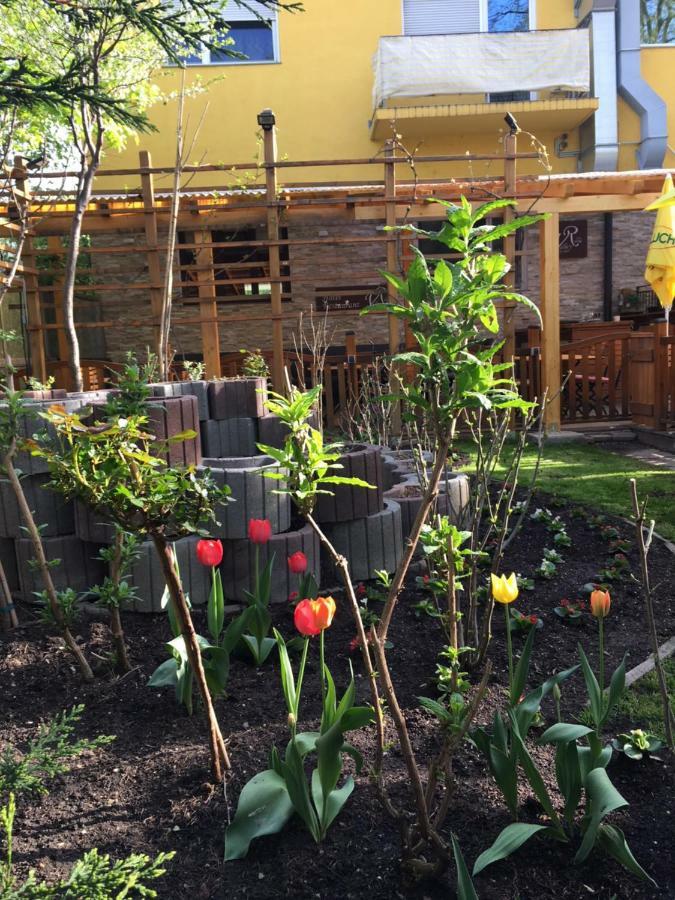 - Restaurant Valley Rose Hotel