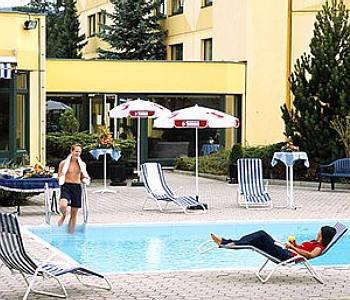 Lenas West Hotel
