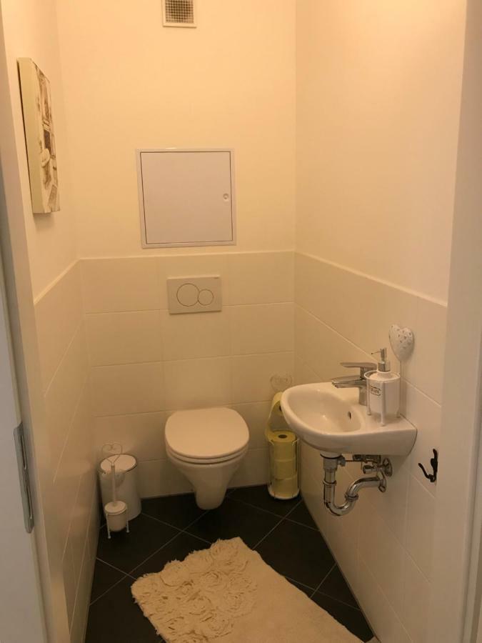 Hauptbanhof And Belvedere Two Bedroom Apartment